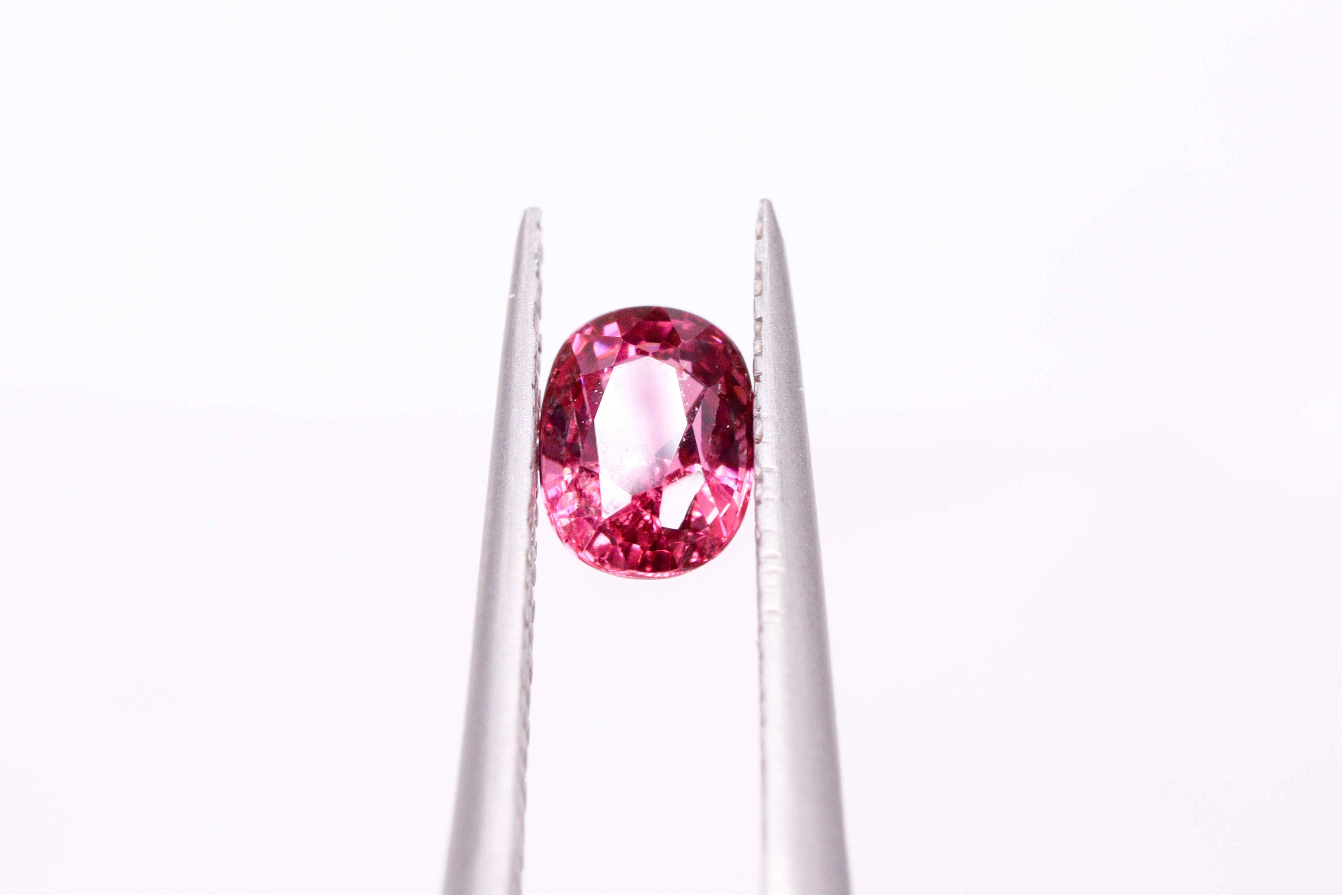レッドスピネル0.84ct 【AR977】