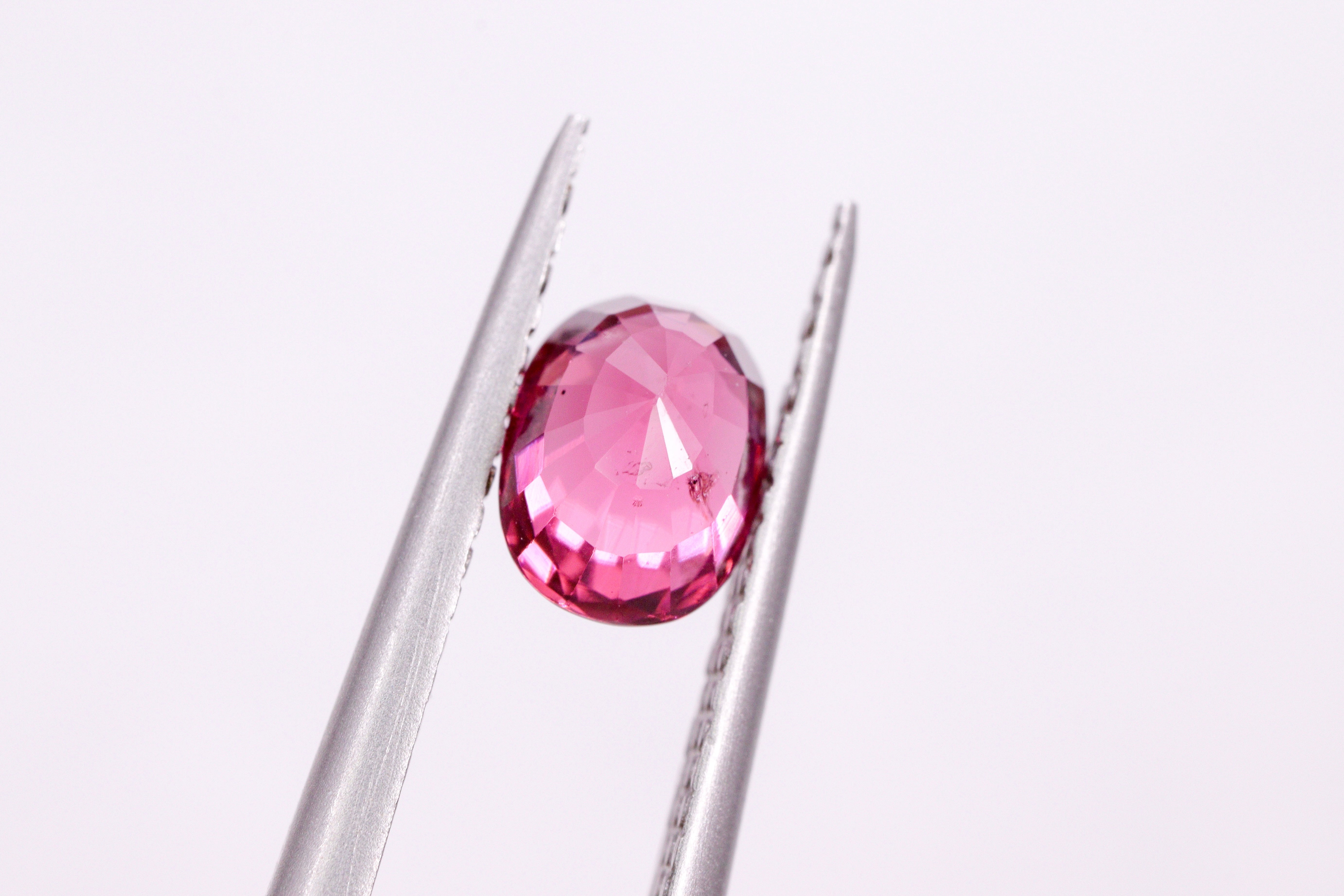 レッドスピネル0.84ct 【AR977】
