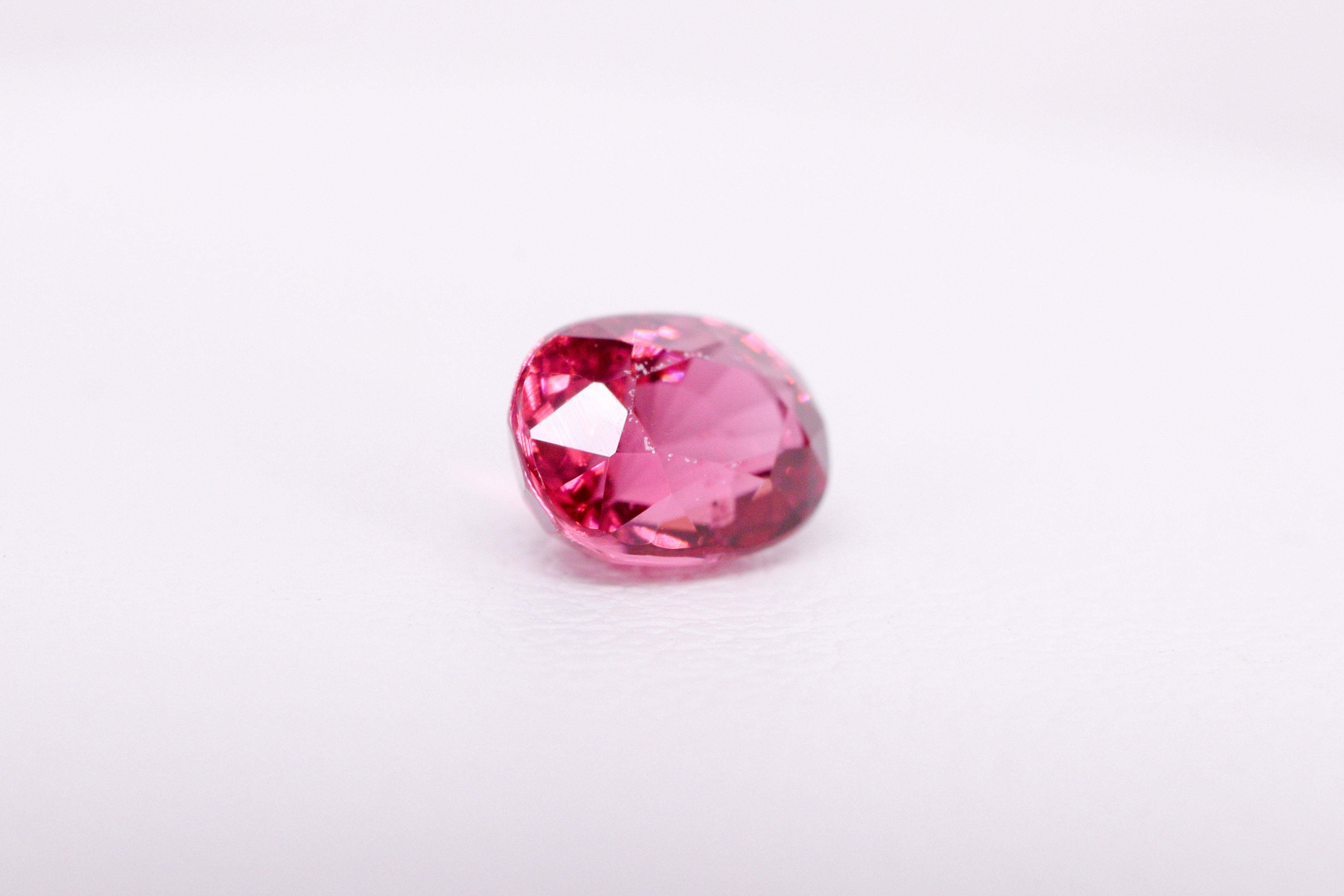 レッドスピネル0.84ct 【AR977】
