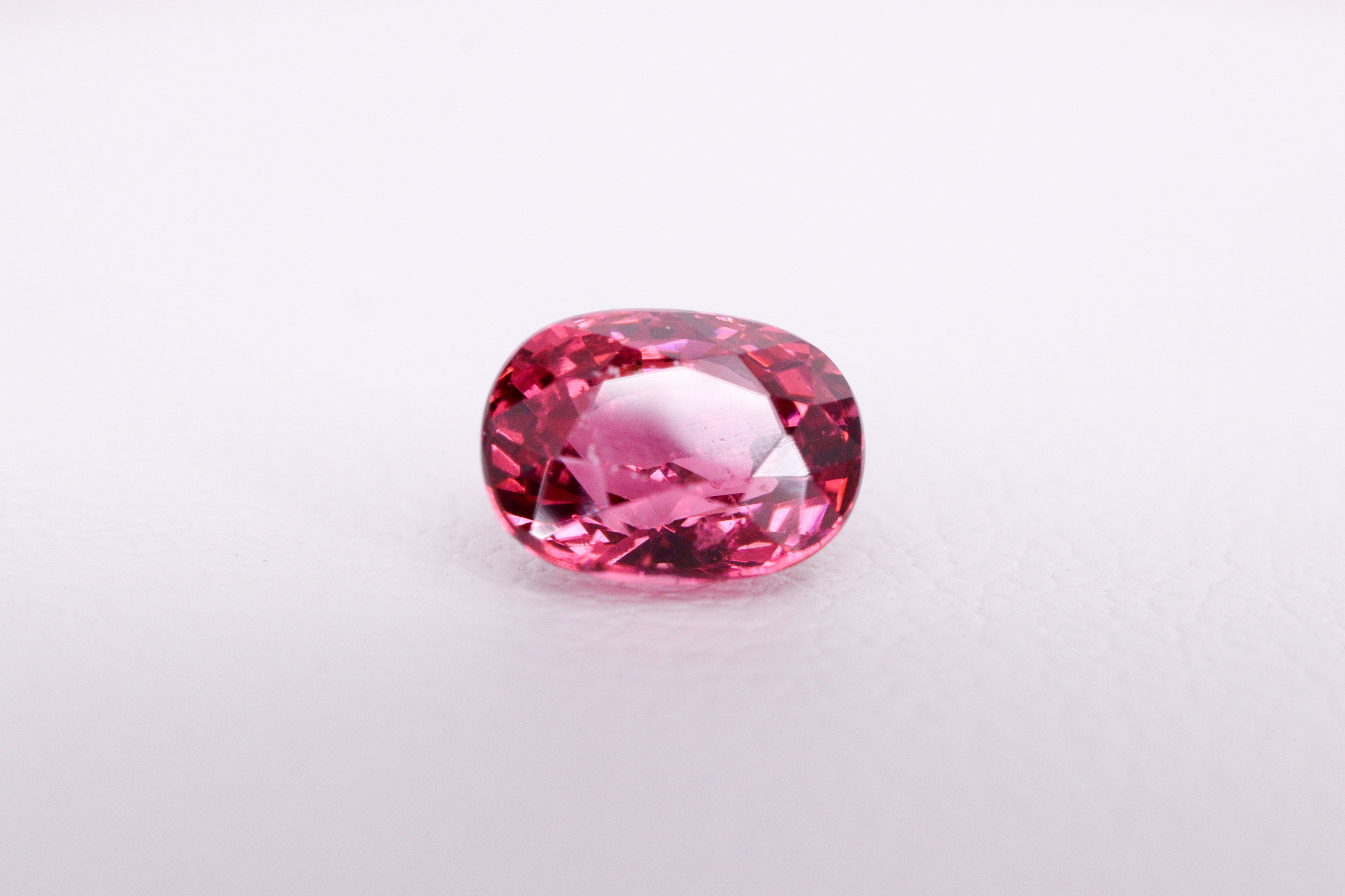 レッドスピネル0.84ct 【AR977】