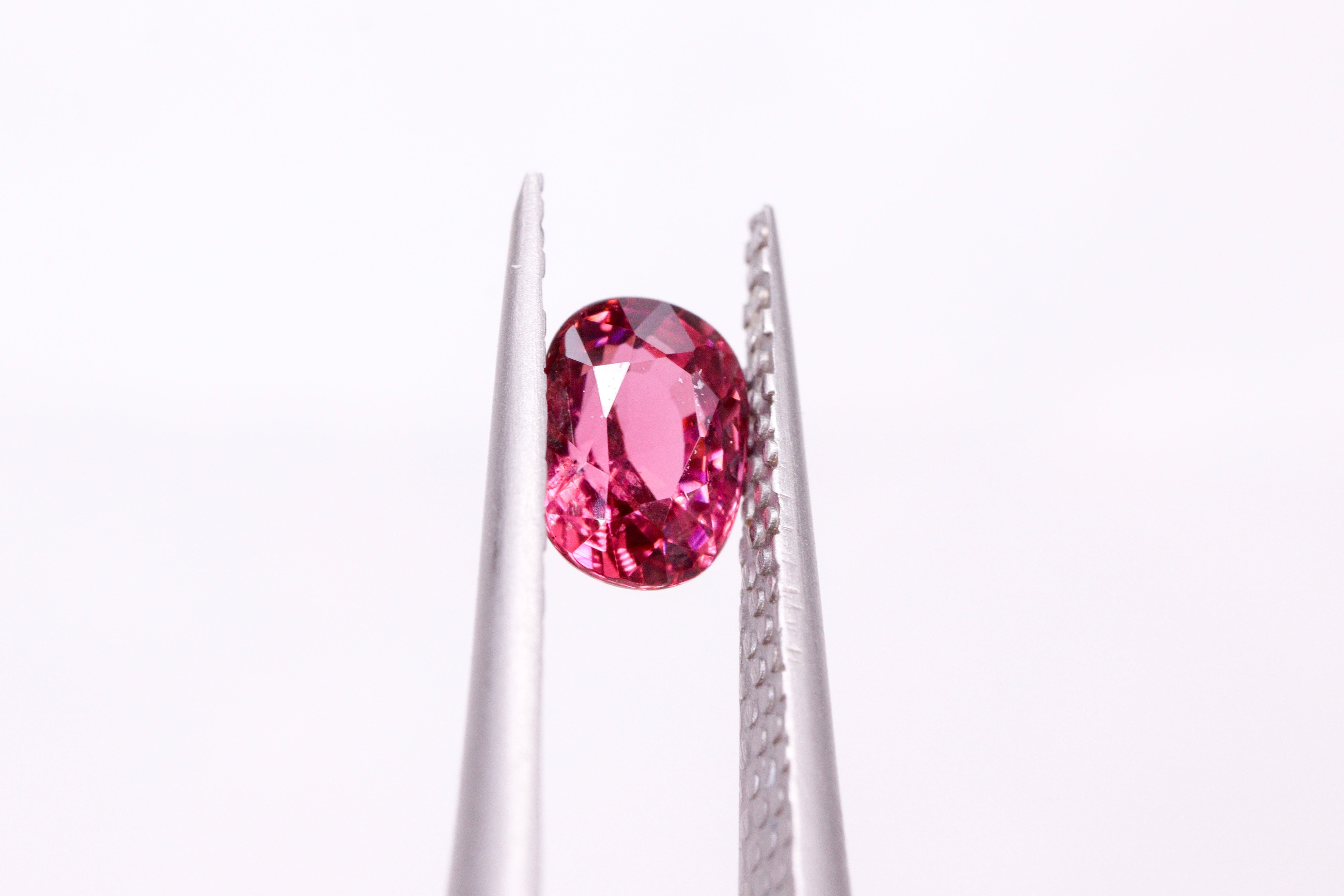 レッドスピネル0.84ct 【AR977】