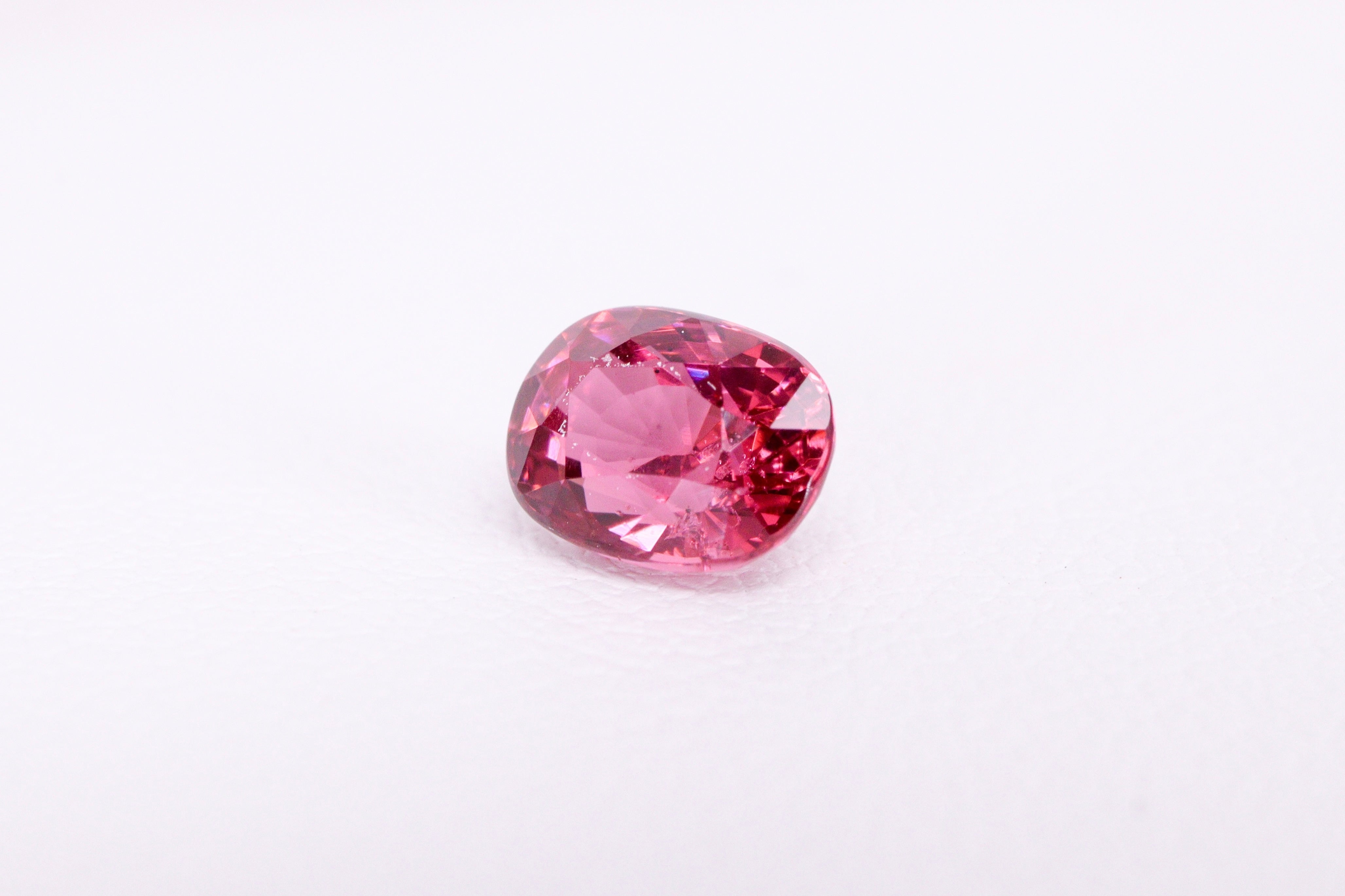 レッドスピネル0.84ct 【AR977】