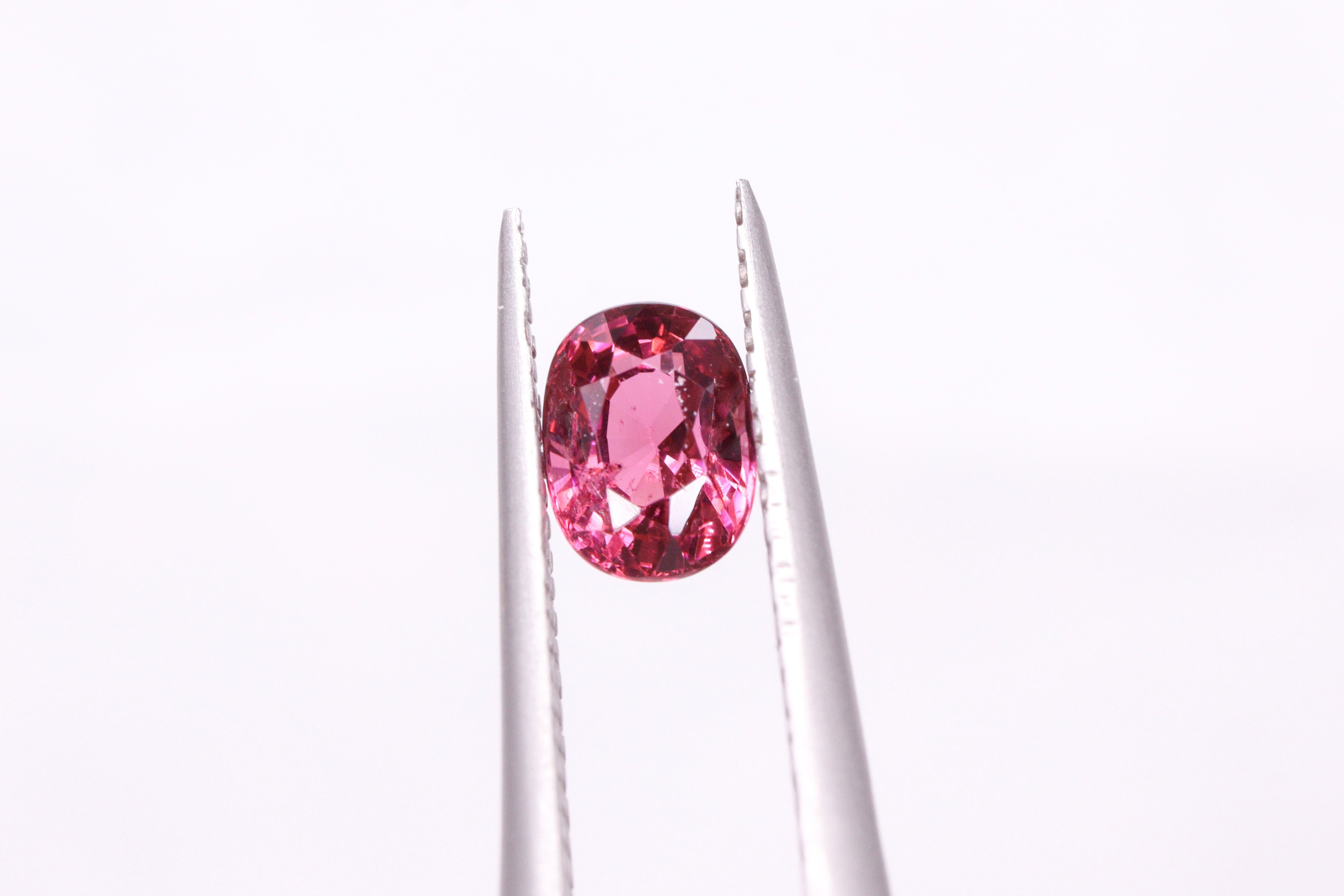 レッドスピネル0.84ct 【AR977】