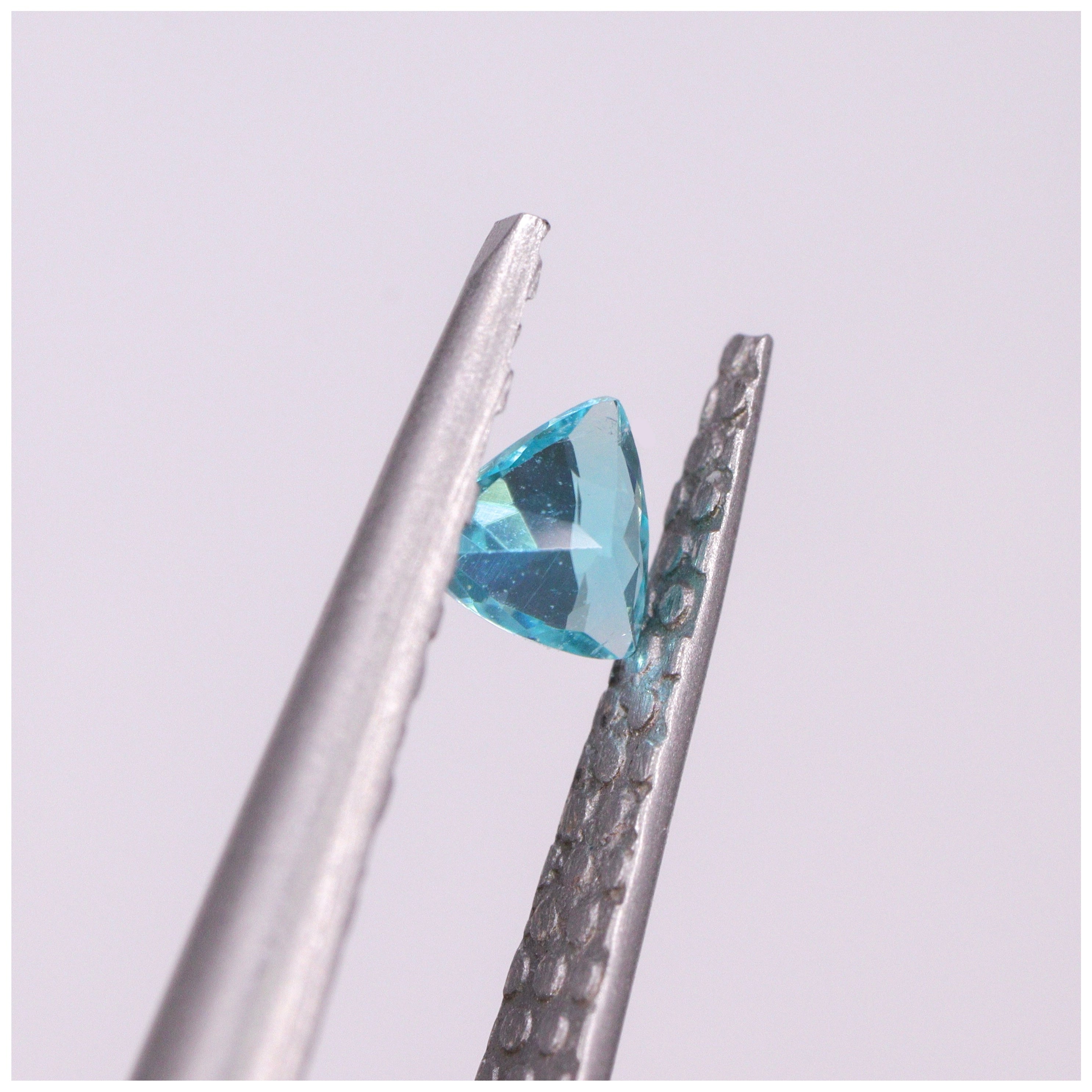 ☆至高の輝き☆ブラジル・バタリア鉱山産 パライバトルマリン 0.100ct