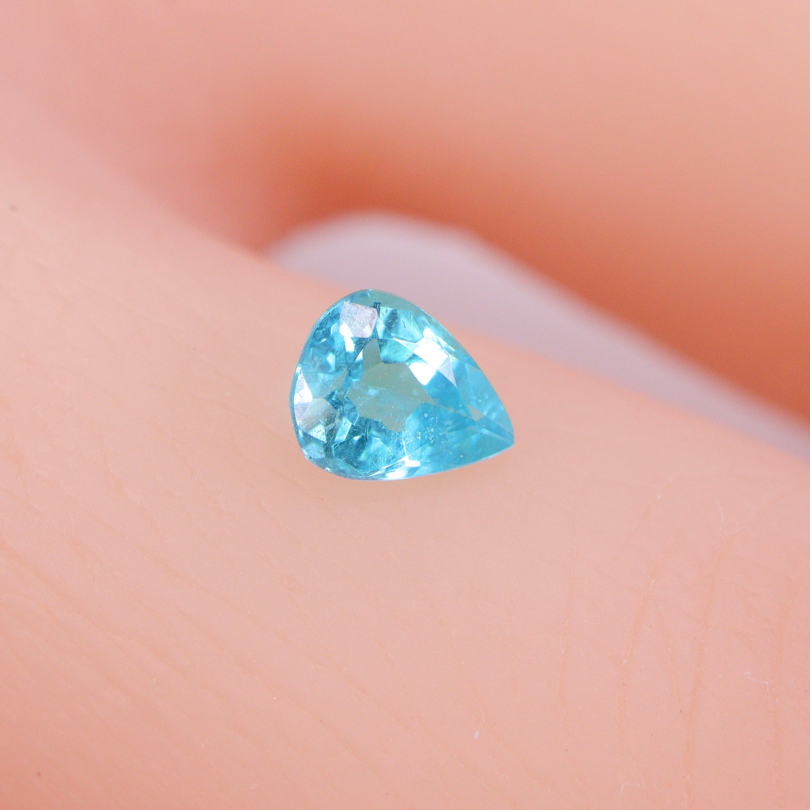 ☆至高の輝き☆ブラジル・バタリア鉱山産 パライバトルマリン 0.369ct