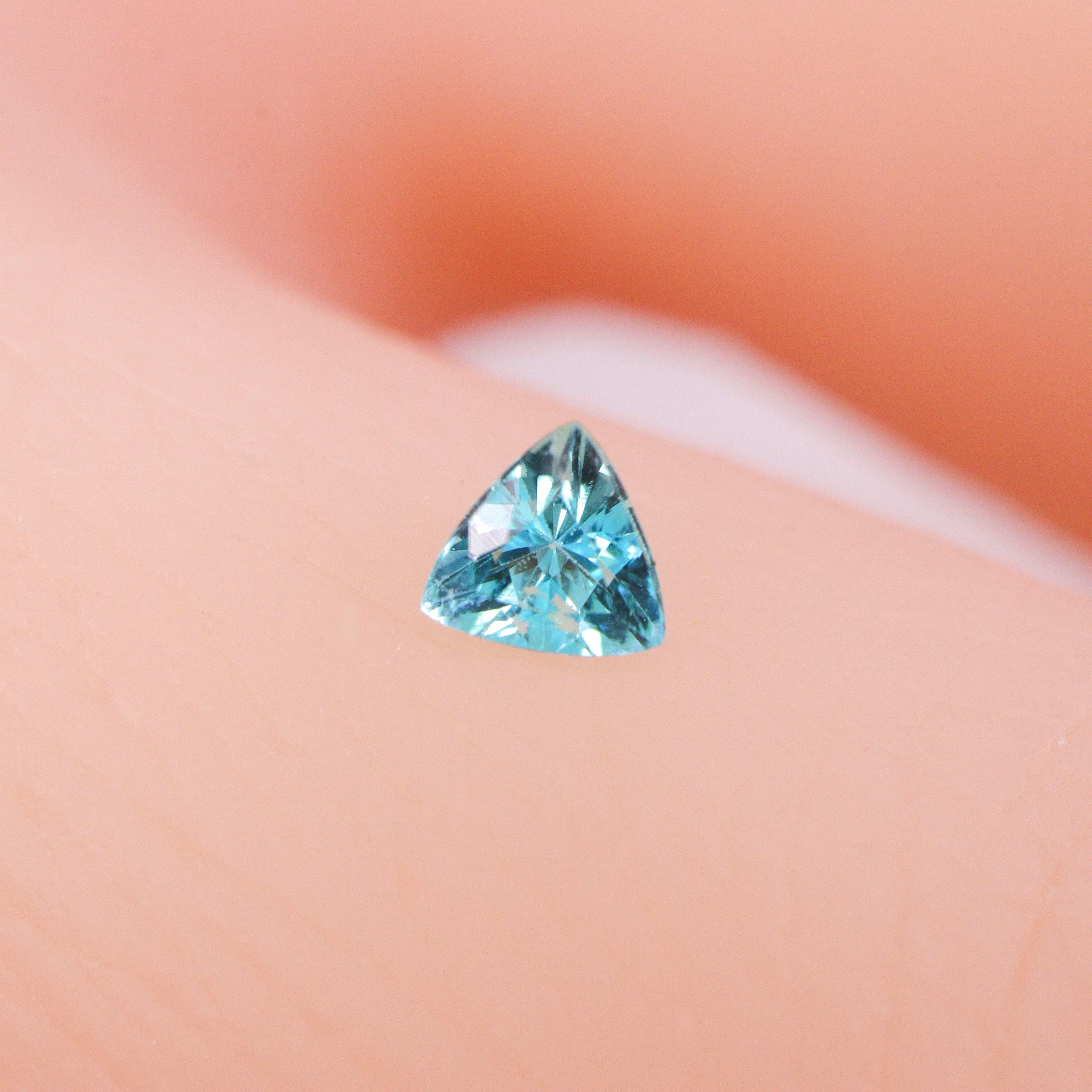 ☆至高の輝き☆ブラジル・バタリア鉱山産 パライバトルマリン 0.100ct