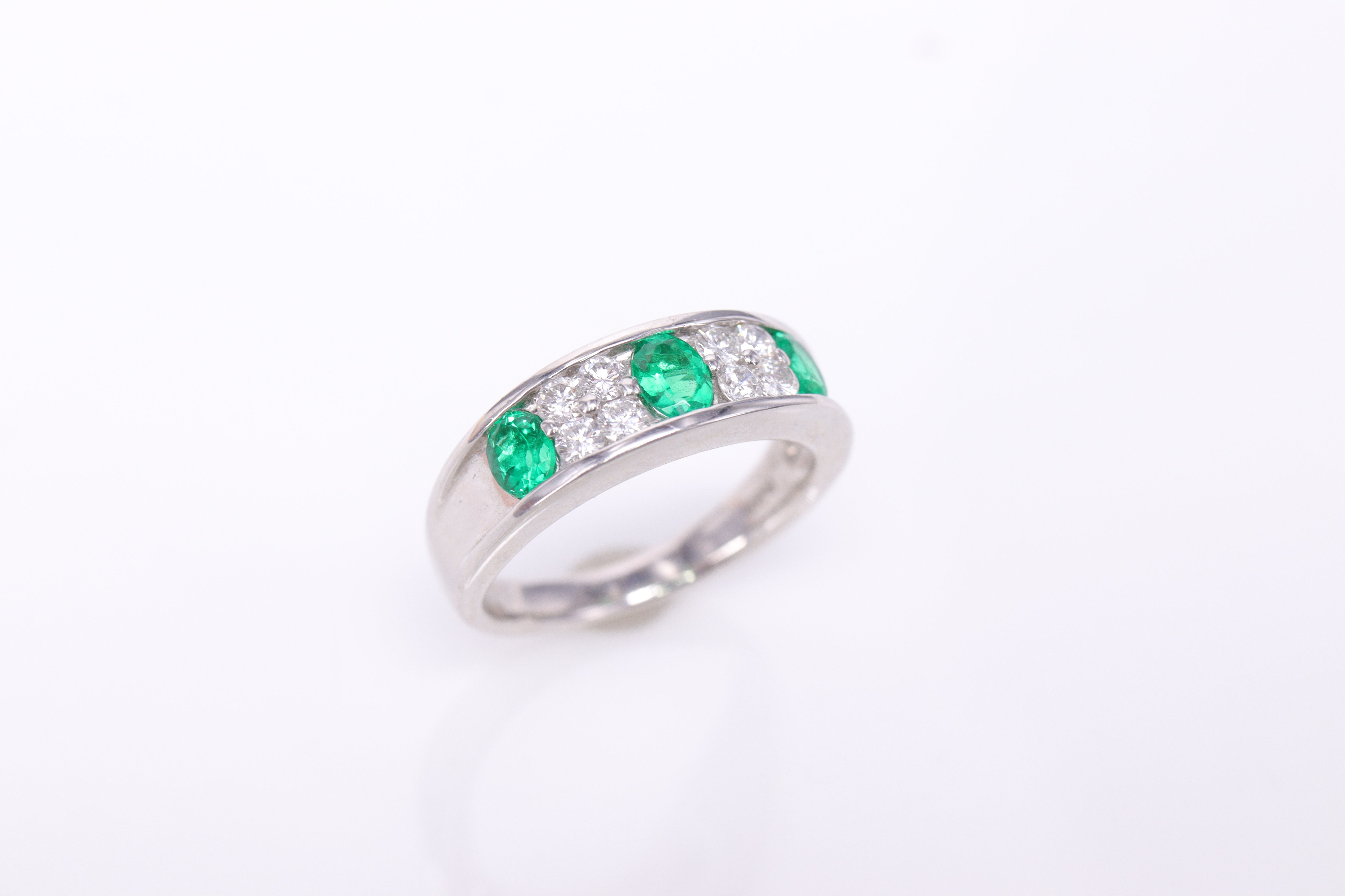 【早い者勝ち】エメラルド Pt リング