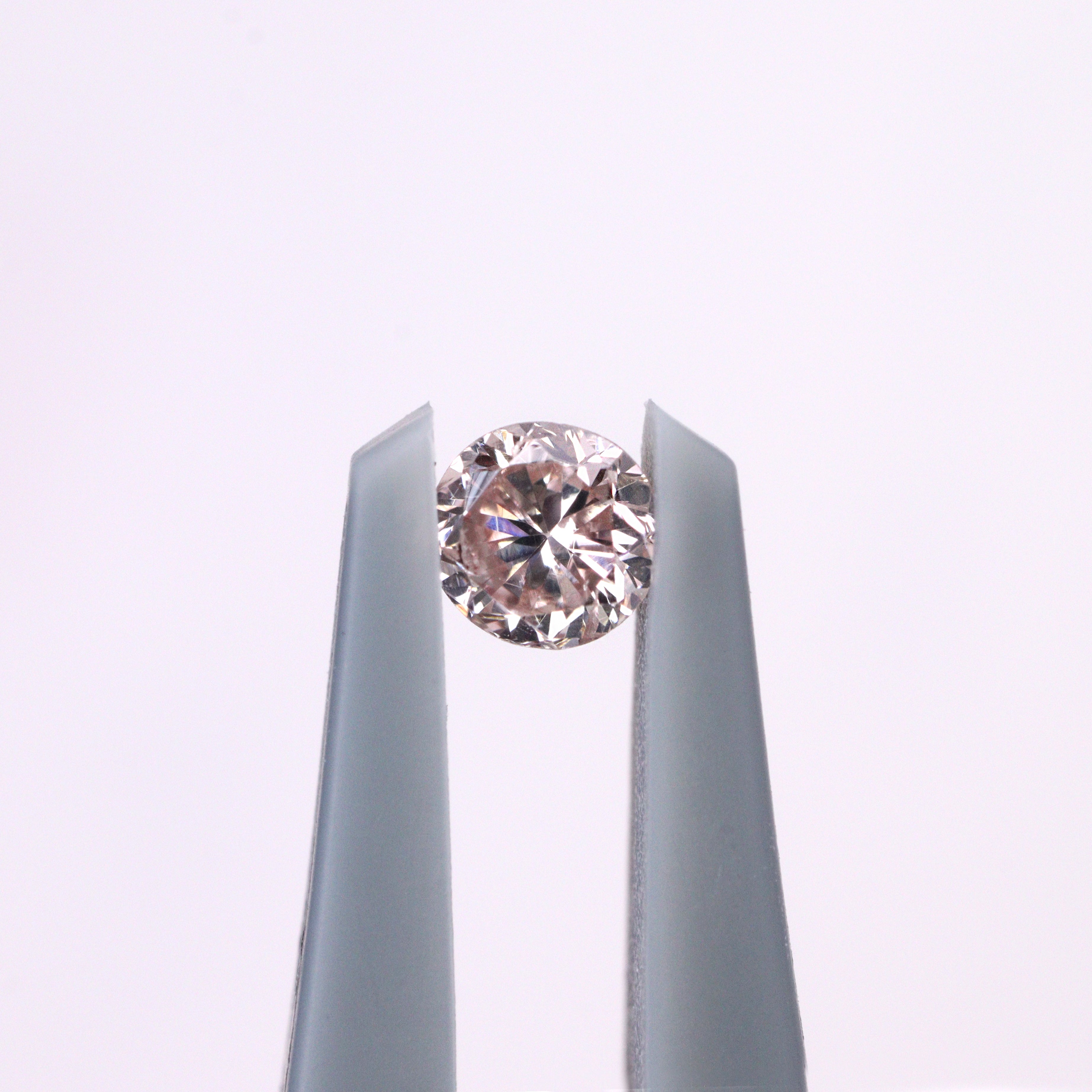 ピンクダイヤモンド<BR>fancy Light orangy pink<BR>0.104ct