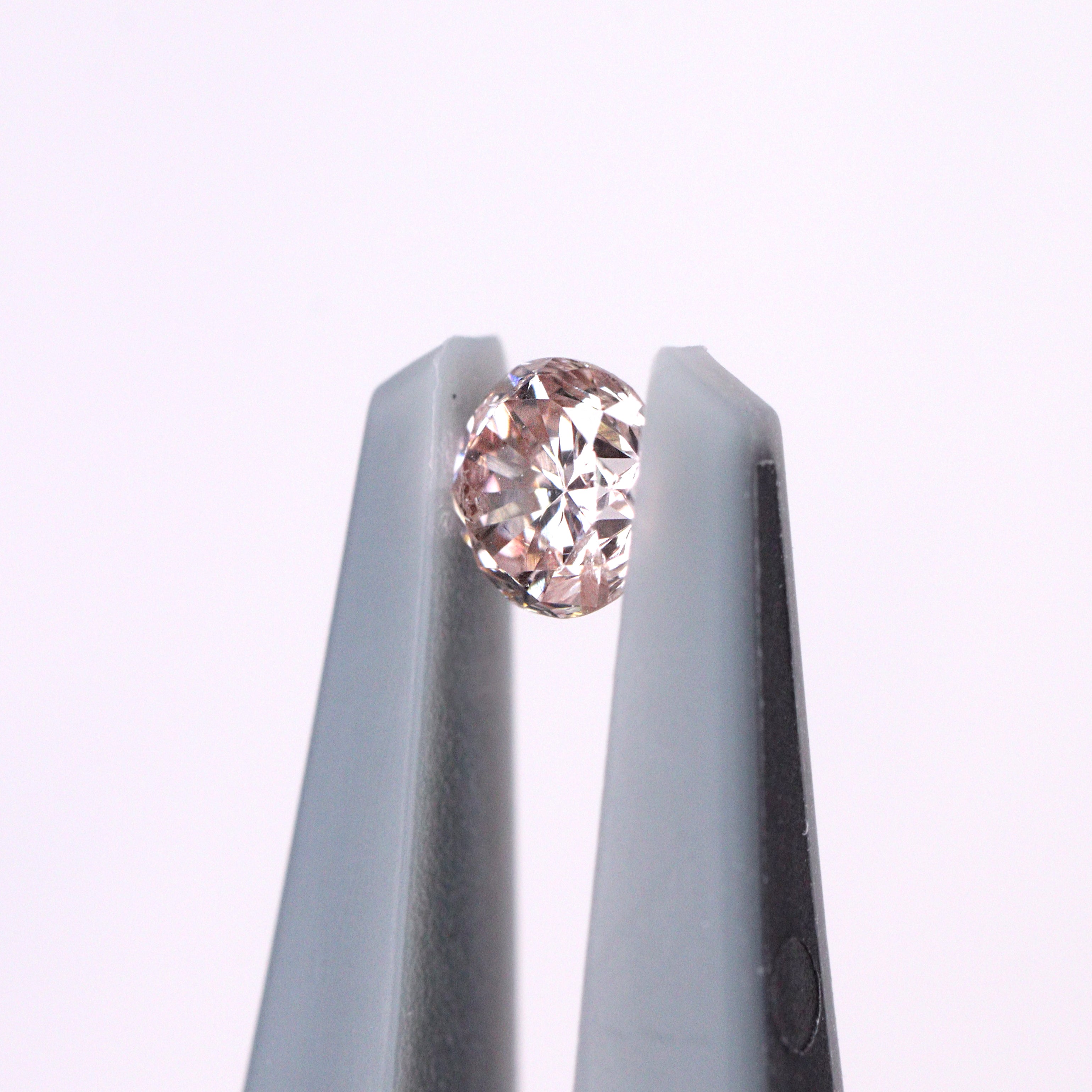 ピンクダイヤモンド<BR>fancy Light orangy pink<BR>0.104ct