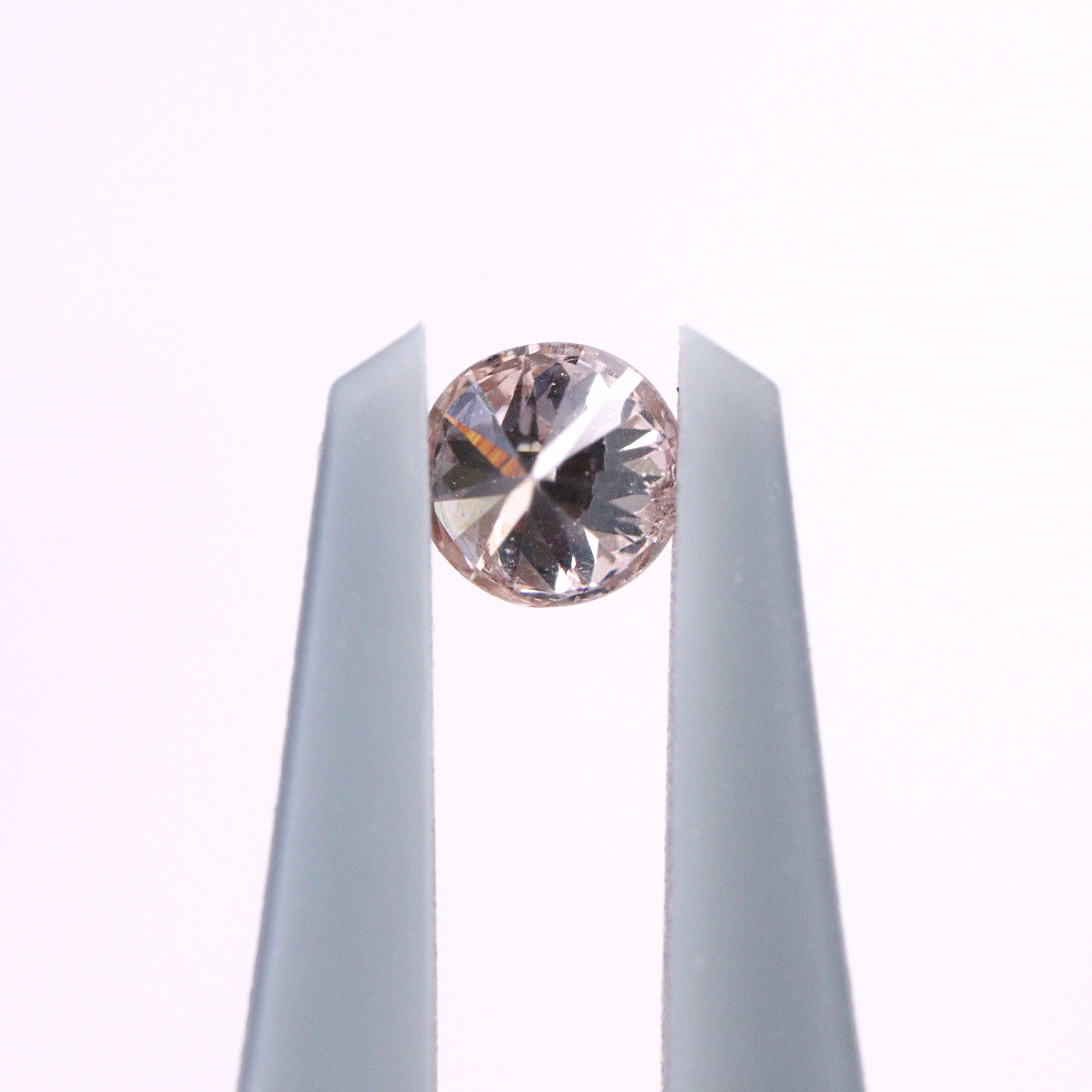 ピンクダイヤモンド<BR>fancy Light orangy pink<BR>0.104ct