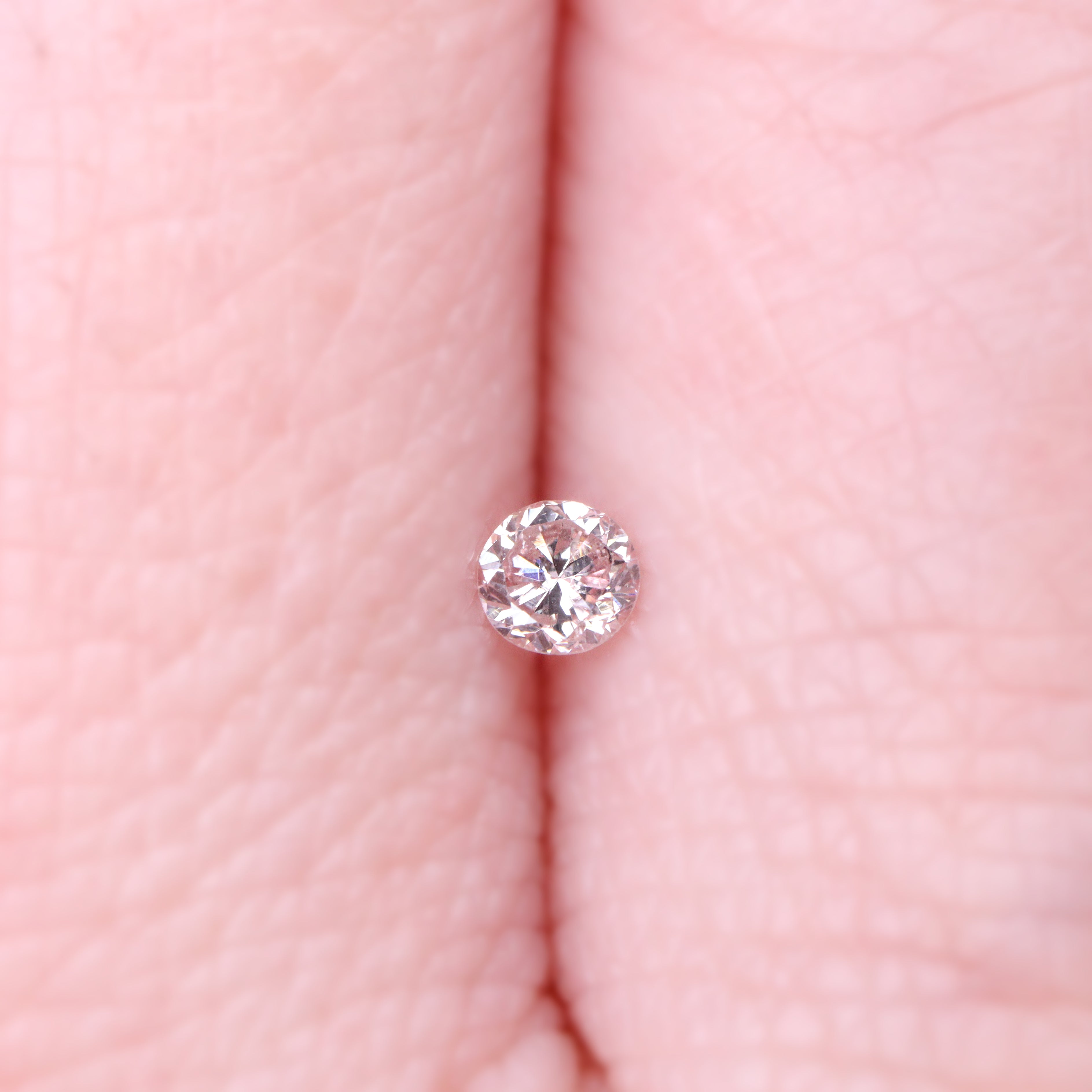 ピンクダイヤモンド<BR>fancy Light orangy pink<BR>0.104ct