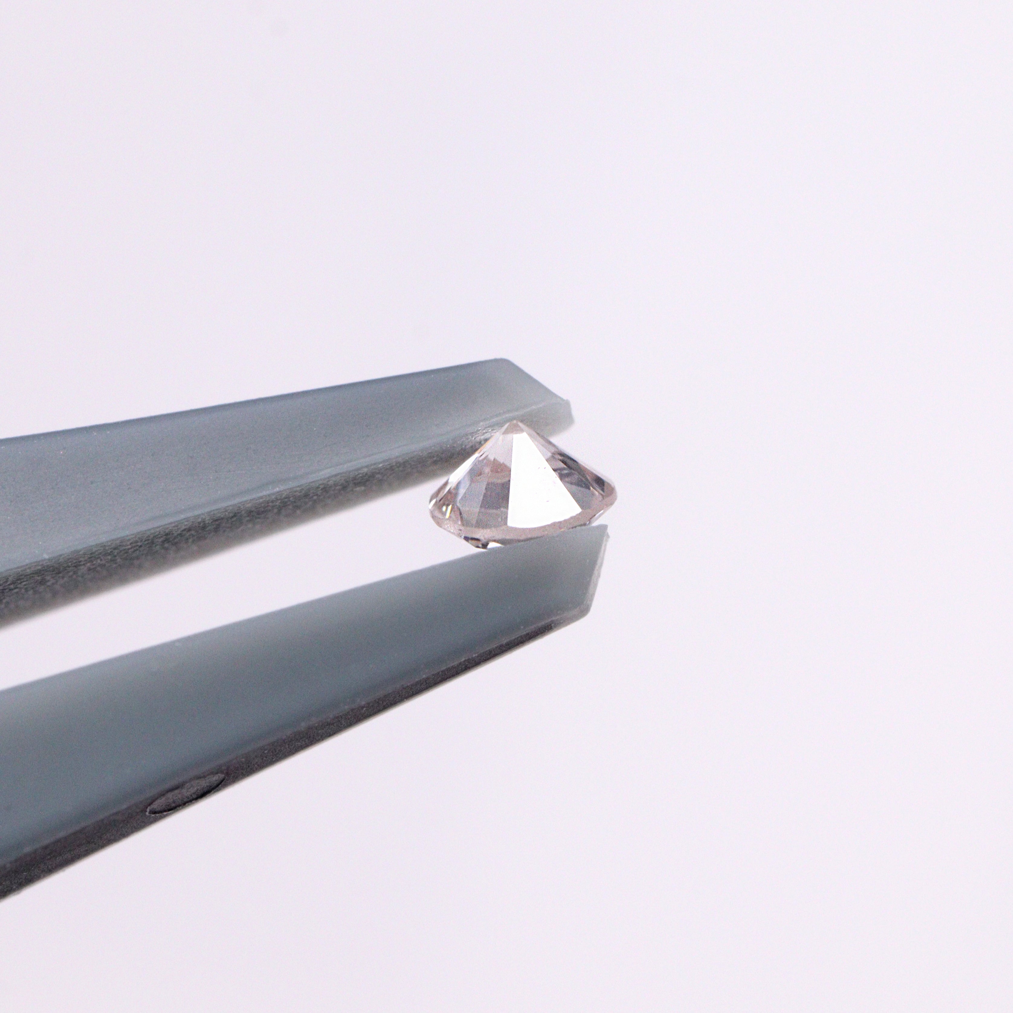 ピンクダイヤモンド<BR>very Light orangy pink<BR>0.088ct