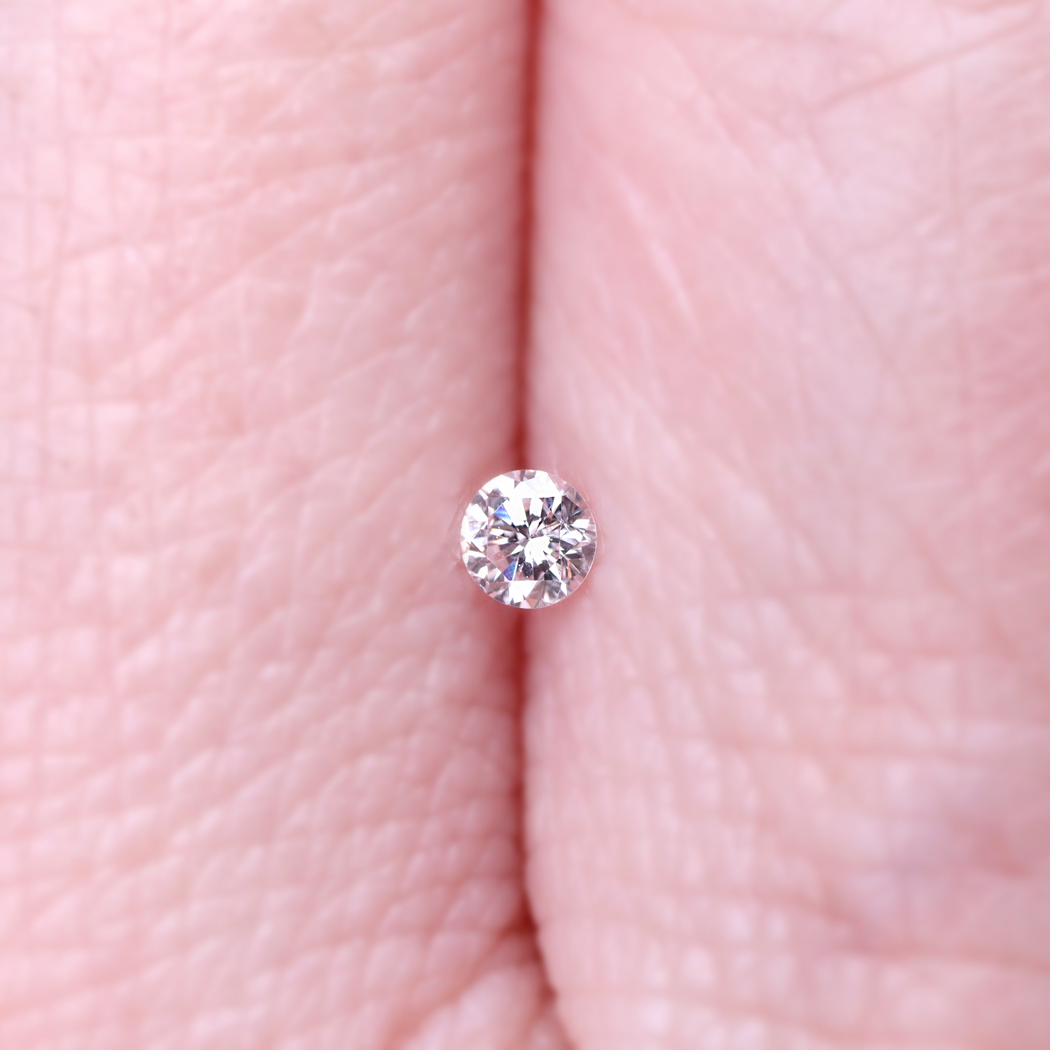 ピンクダイヤモンド<BR>very Light orangy pink<BR>0.088ct