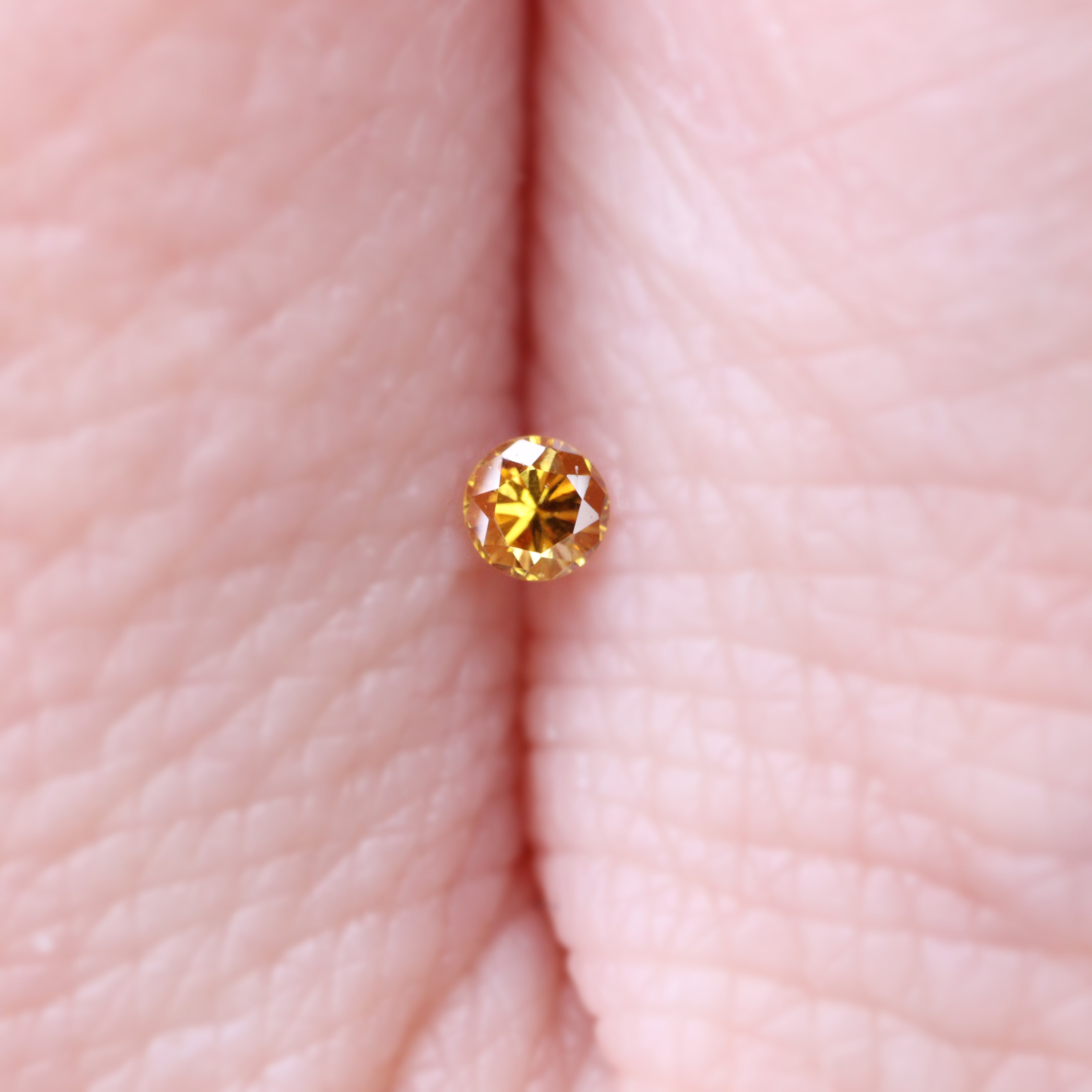 イエローダイヤモンド<BR>0.040ct