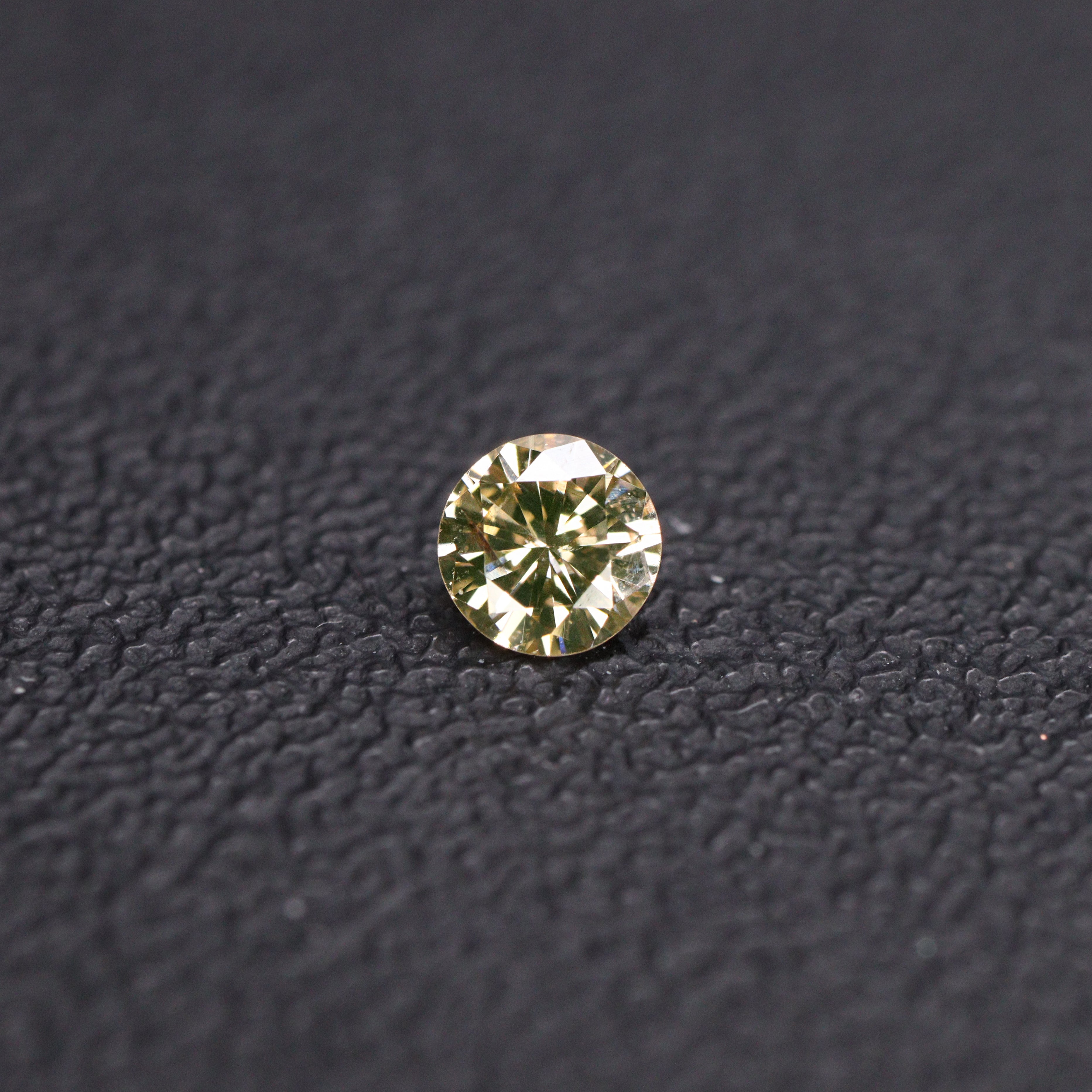 イエローダイヤモンド<BR>0.089ct
