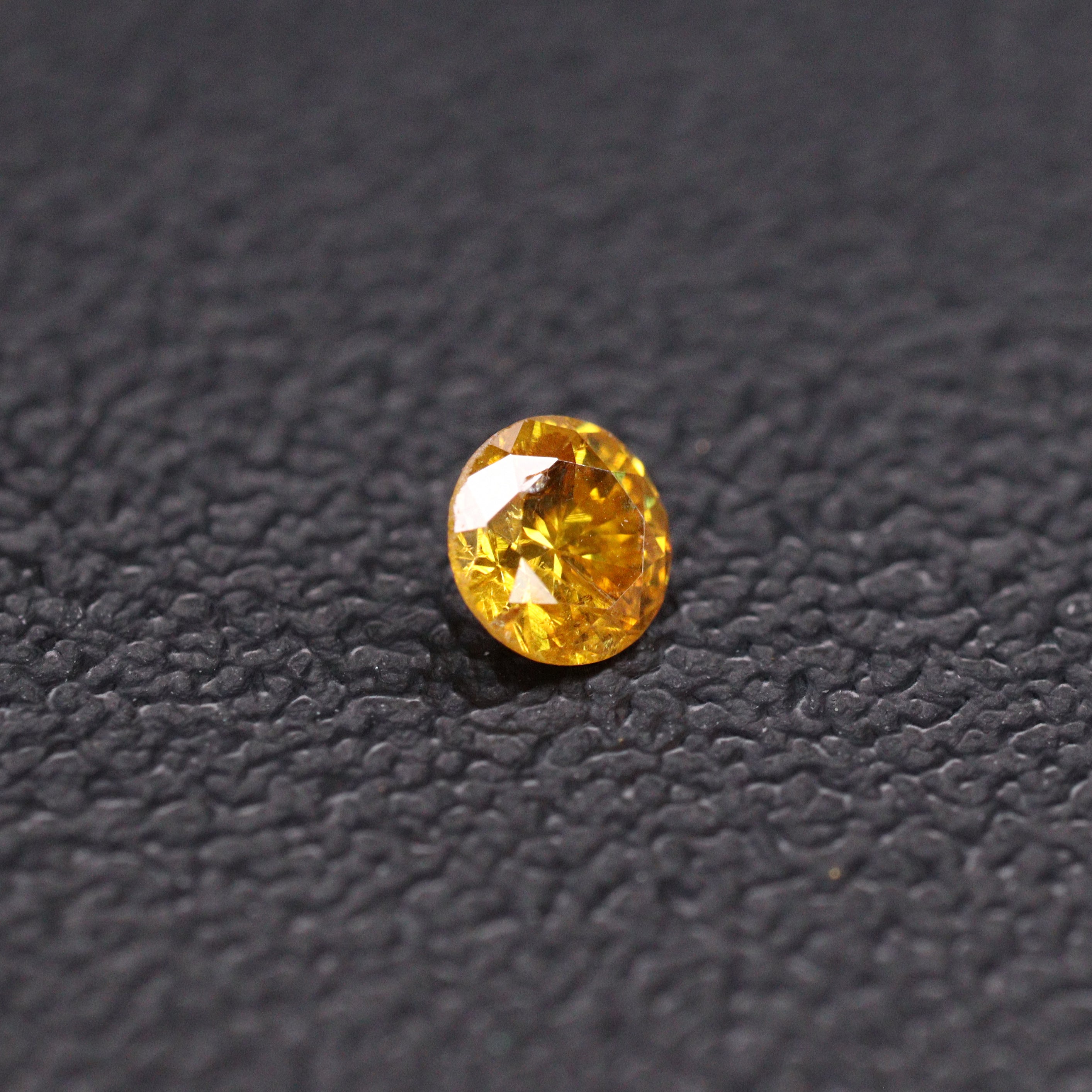 イエローダイヤモンド<BR>0.066ct