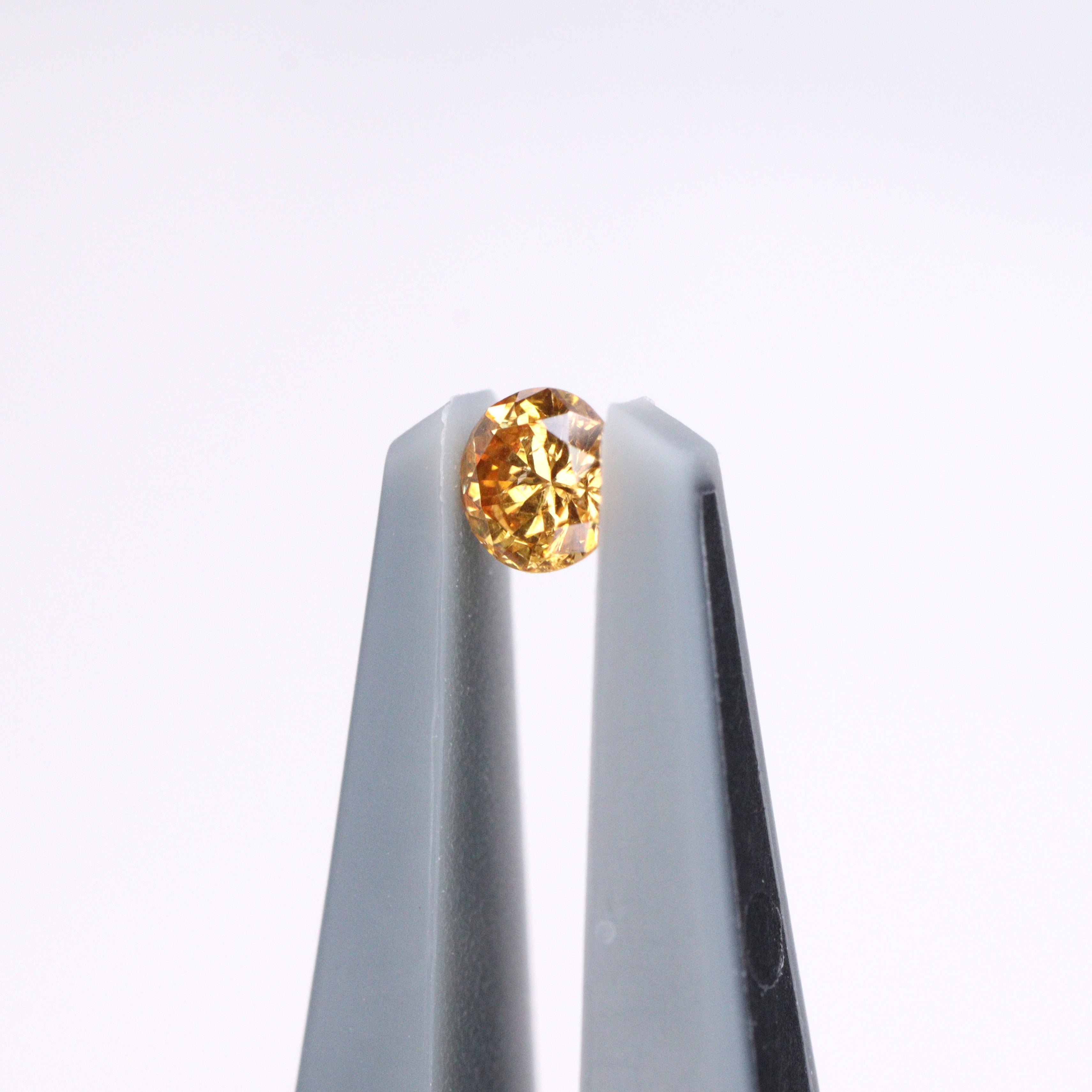 イエローダイヤモンド<BR>fancy deep orangy yellow<BR>0.053ct