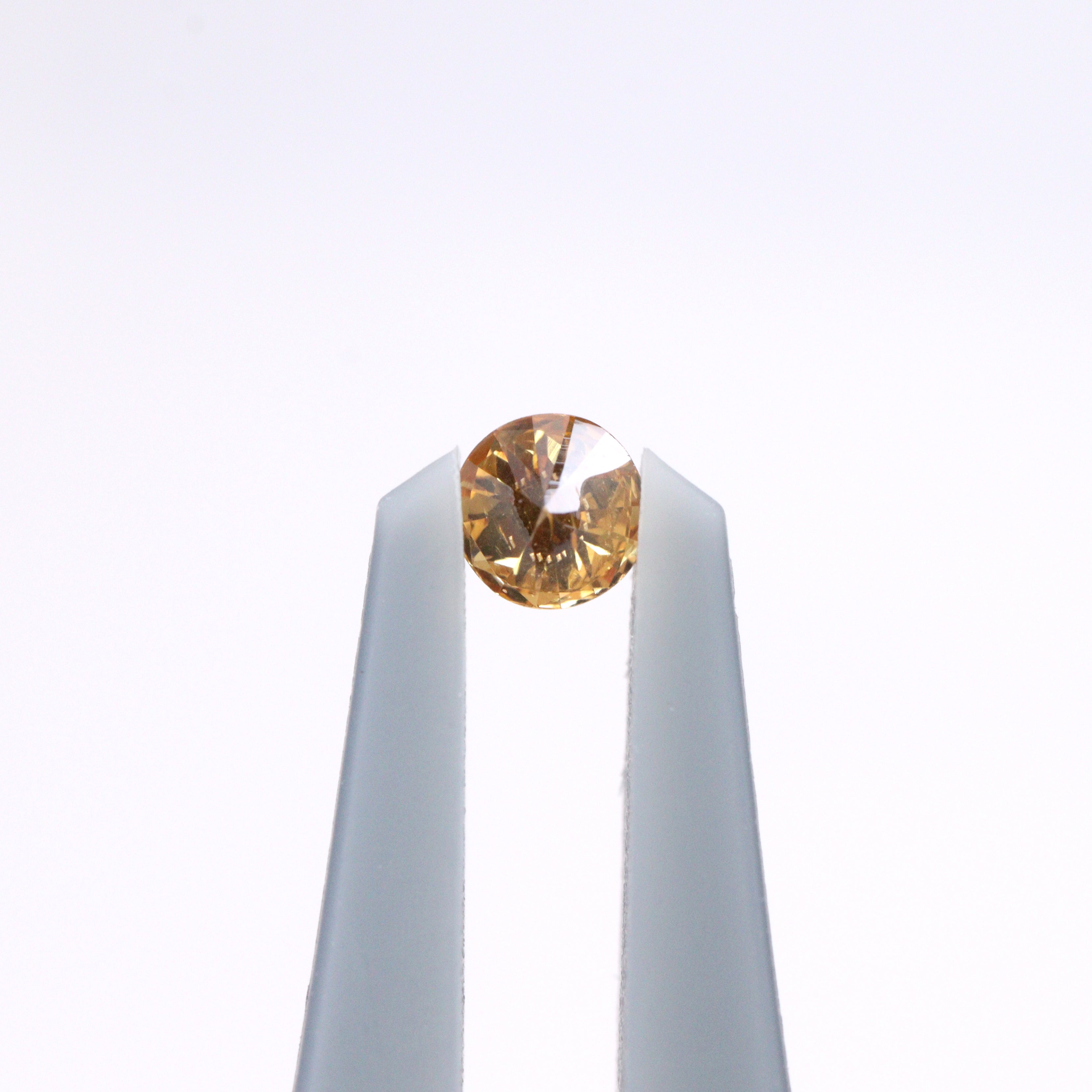 イエローダイヤモンド<BR>fancy deep orangy yellow<BR>0.053ct