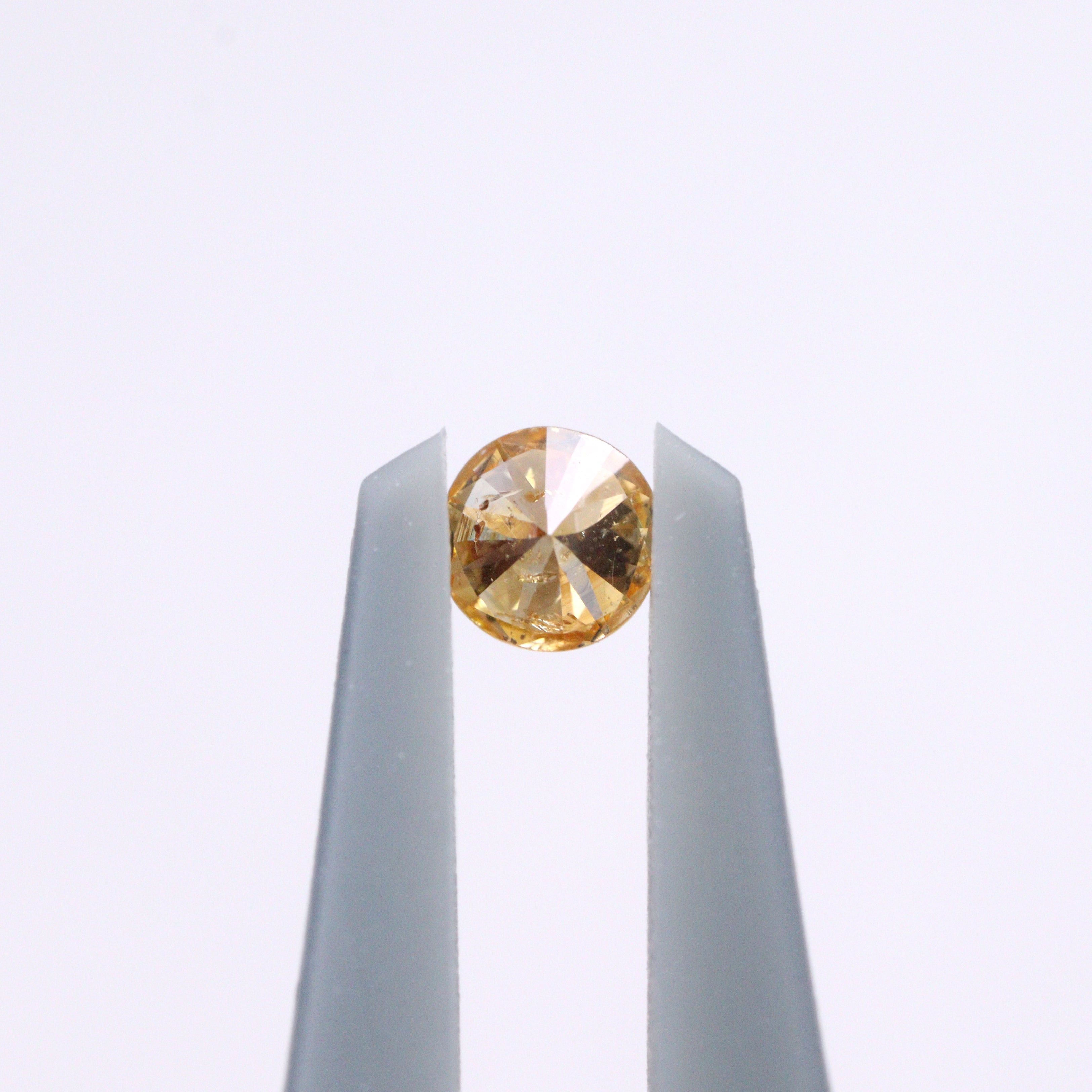 イエローダイヤモンド<BR>fancy intence orangy yellow<BR>0.081ct