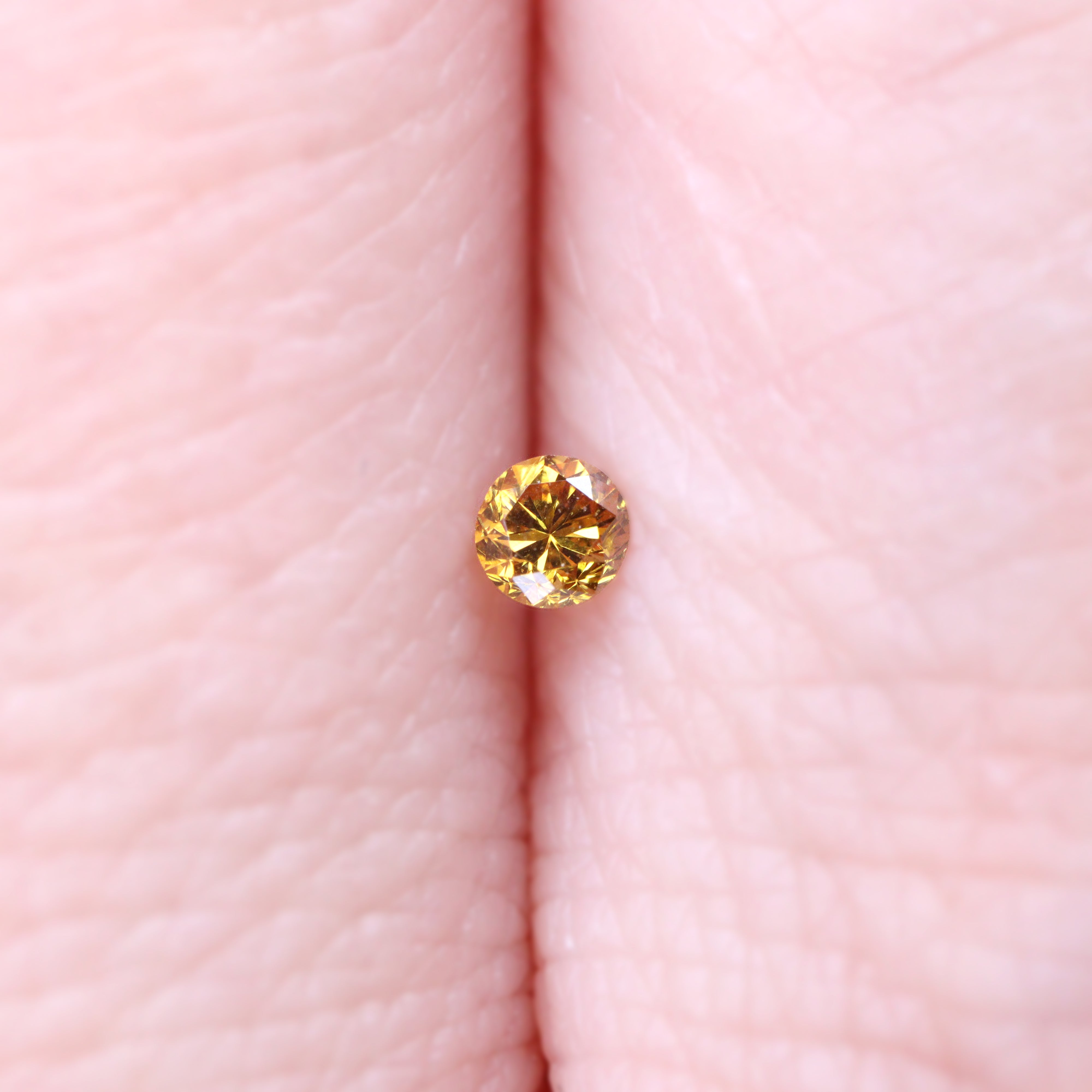 イエローダイヤモンド<BR>0.065ct