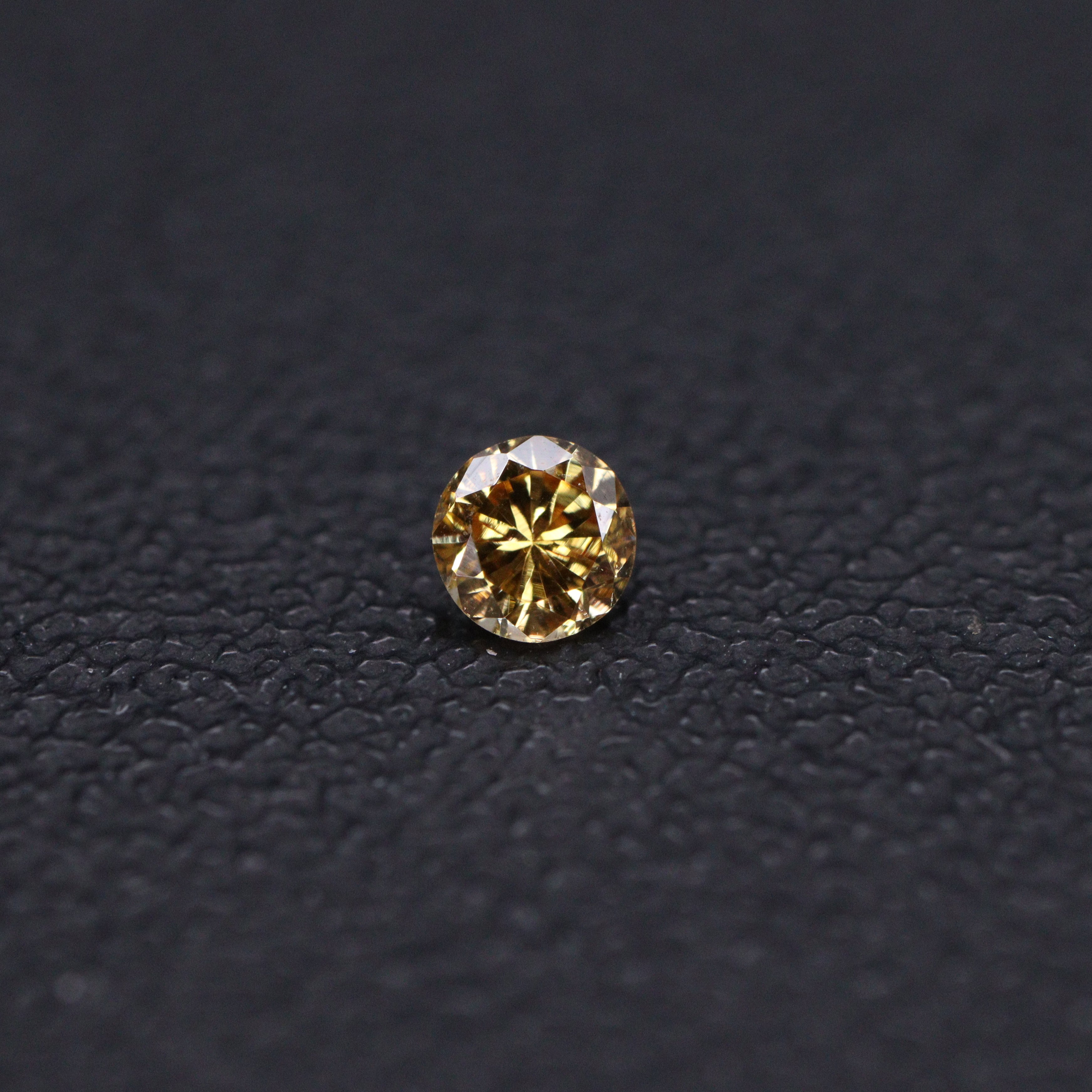 イエローダイヤモンド<BR>0.057ct