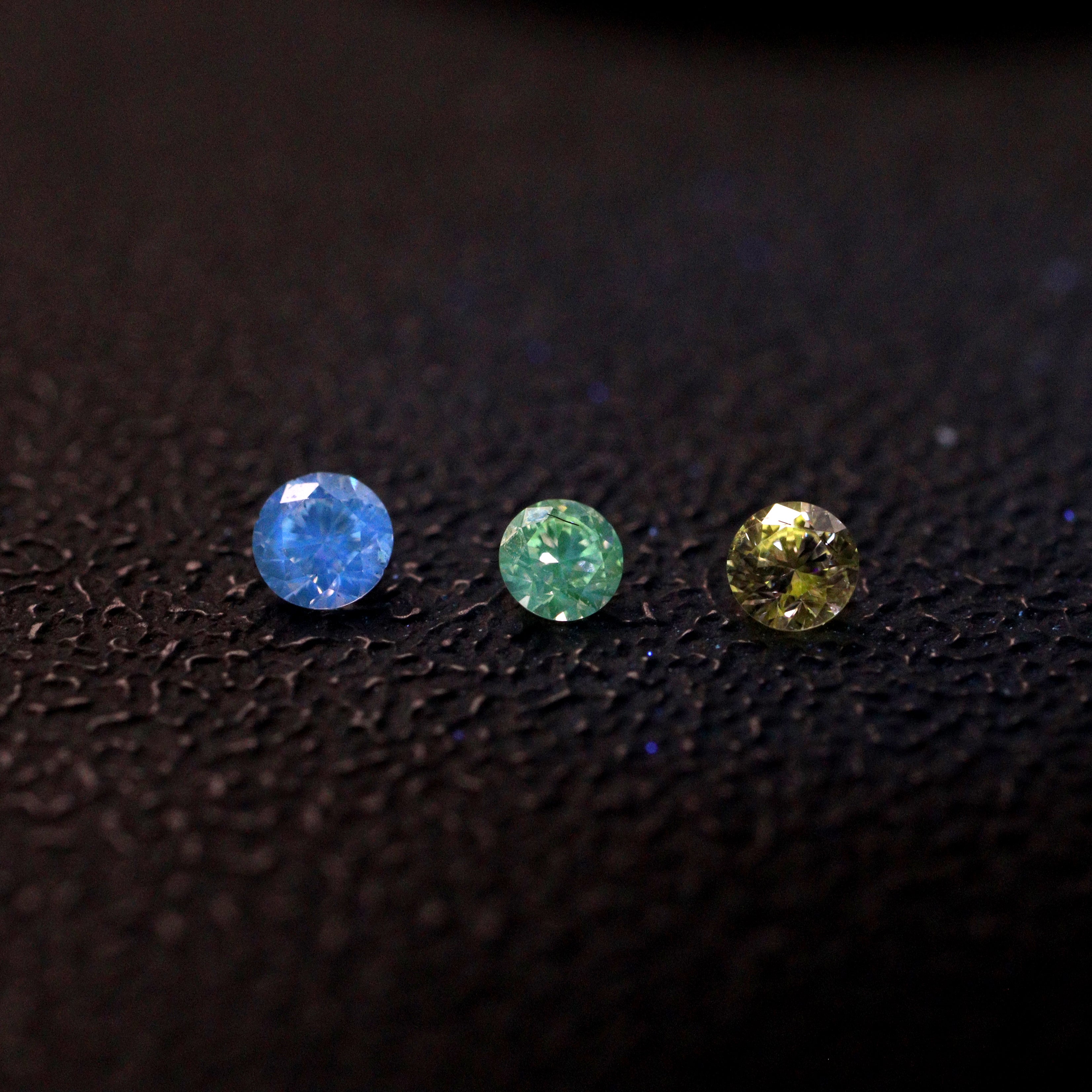 蛍光ダイヤモンド3P<BR>0.05ct
