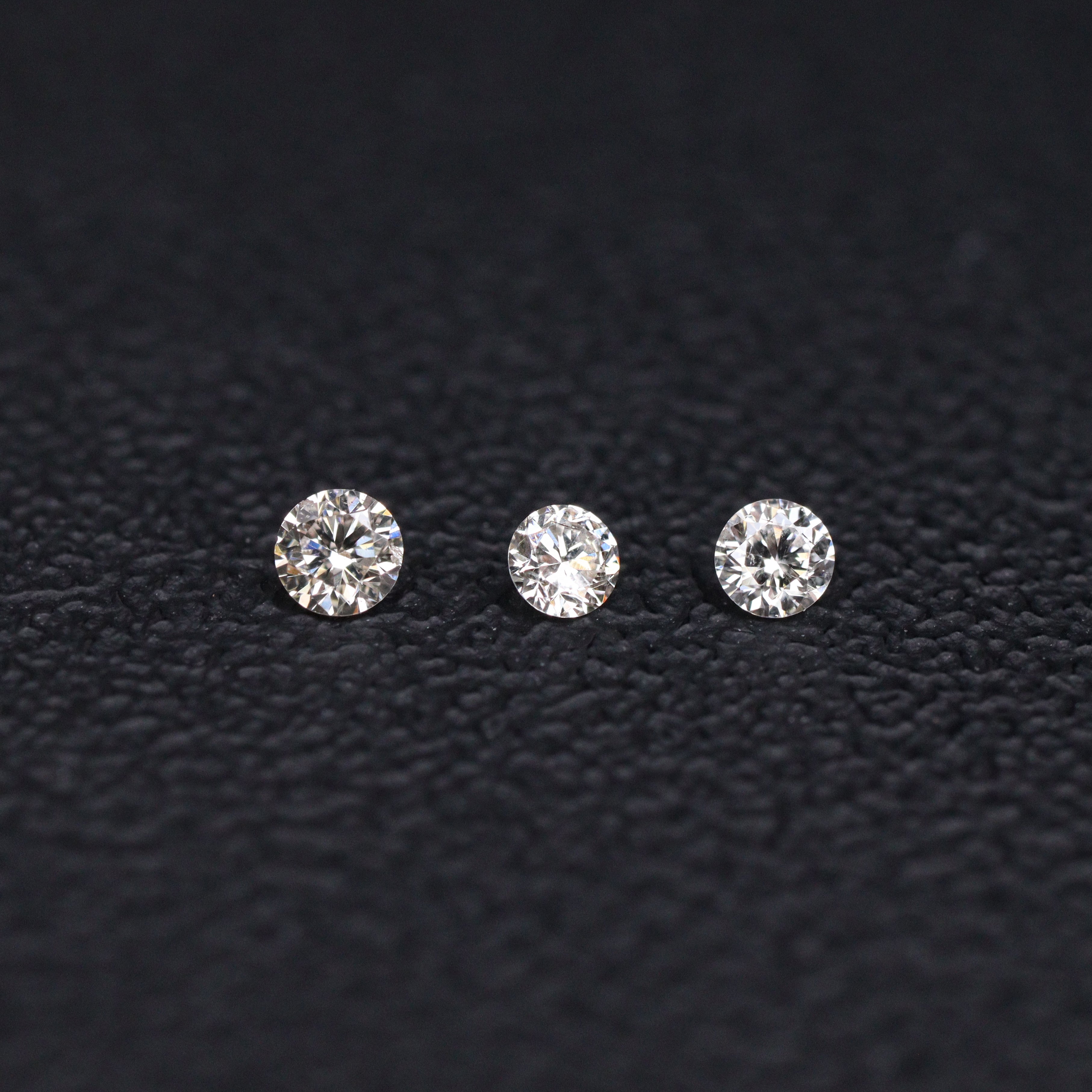 蛍光ダイヤモンド3P<BR>0.05ct