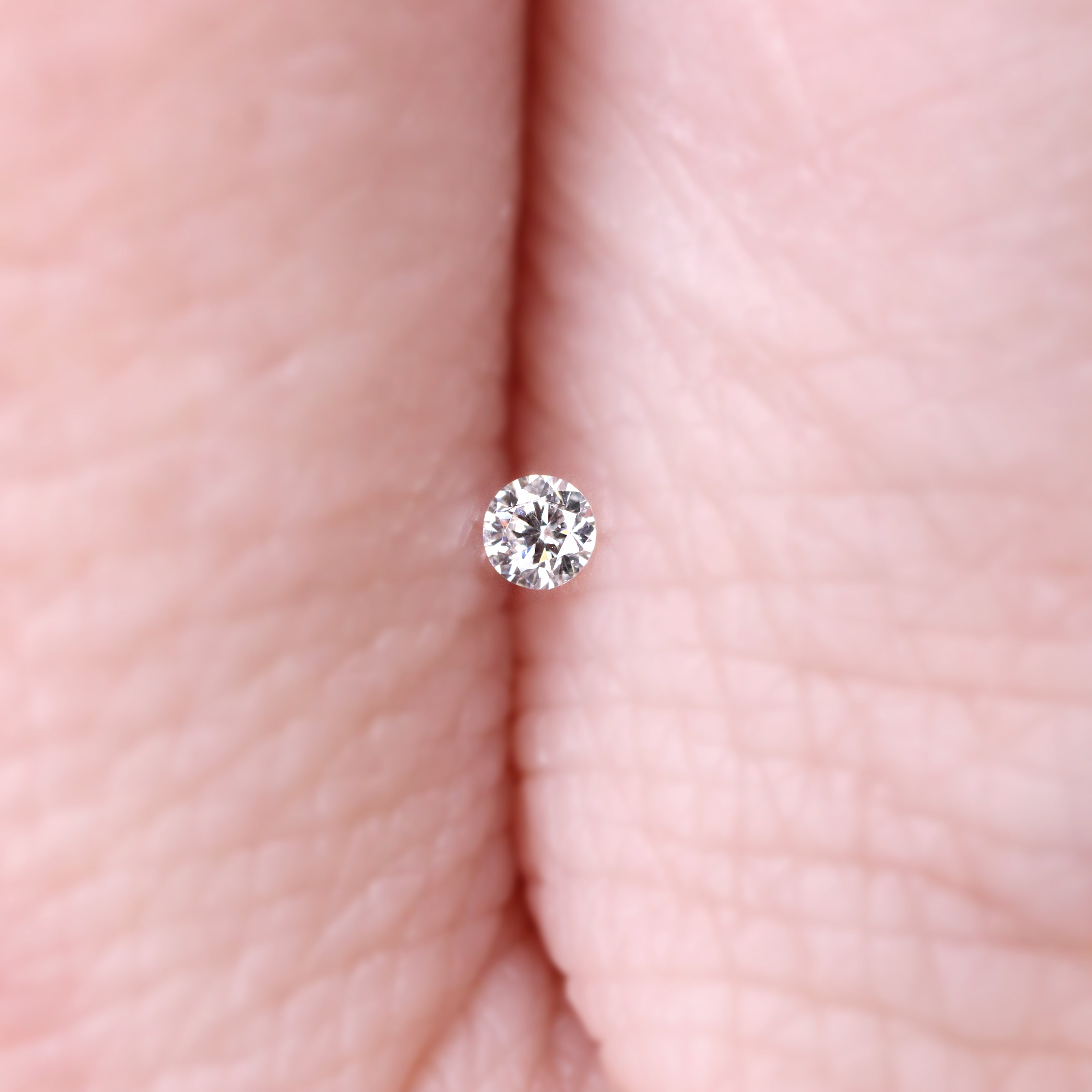 蛍光ダイヤモンド3P<BR>0.05ct