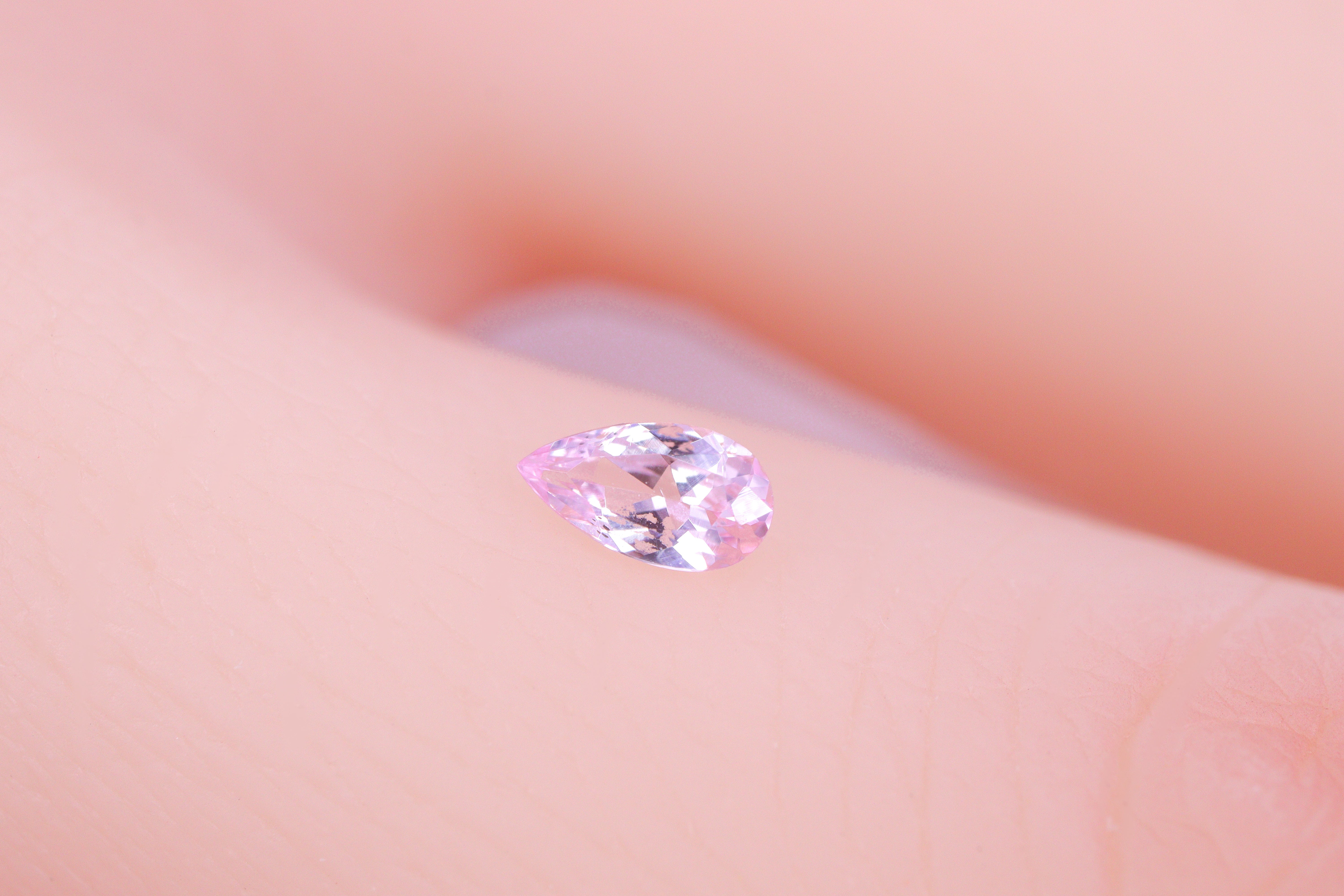 超希少ピンクゾイサイト 0.18ct