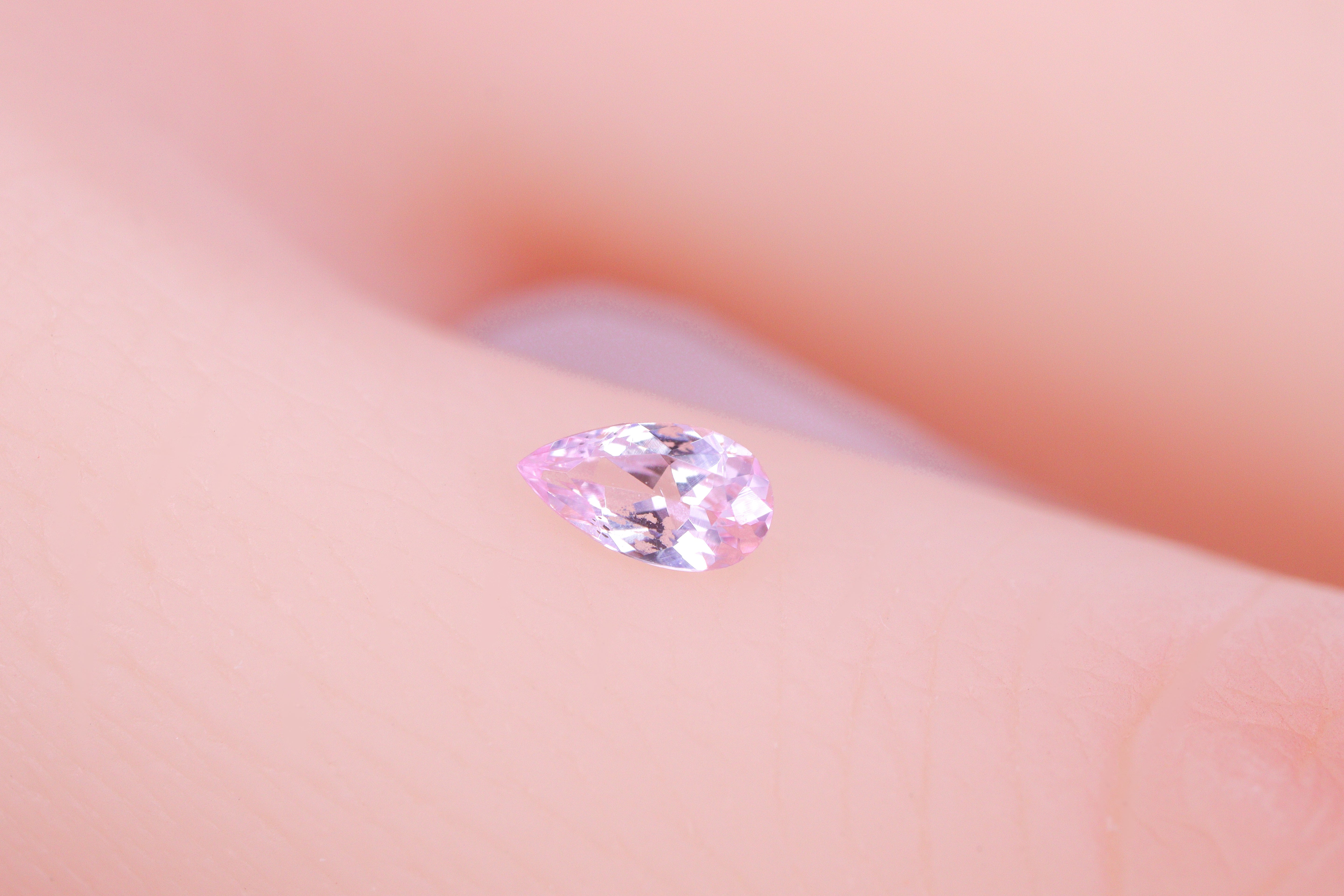 ピンクゾイサイト 0.18ct
