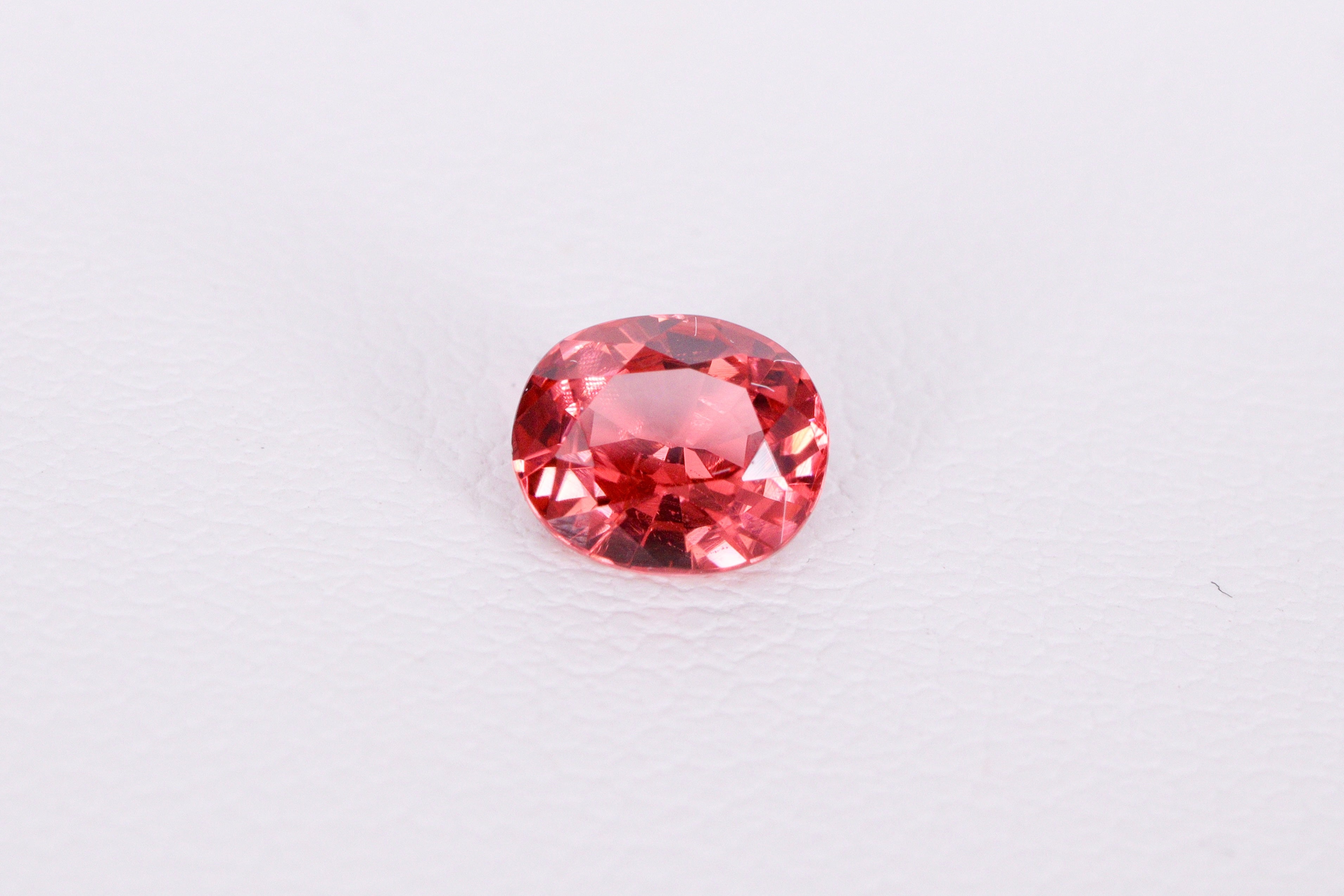レッドスピネル0.62ct 【AR979】