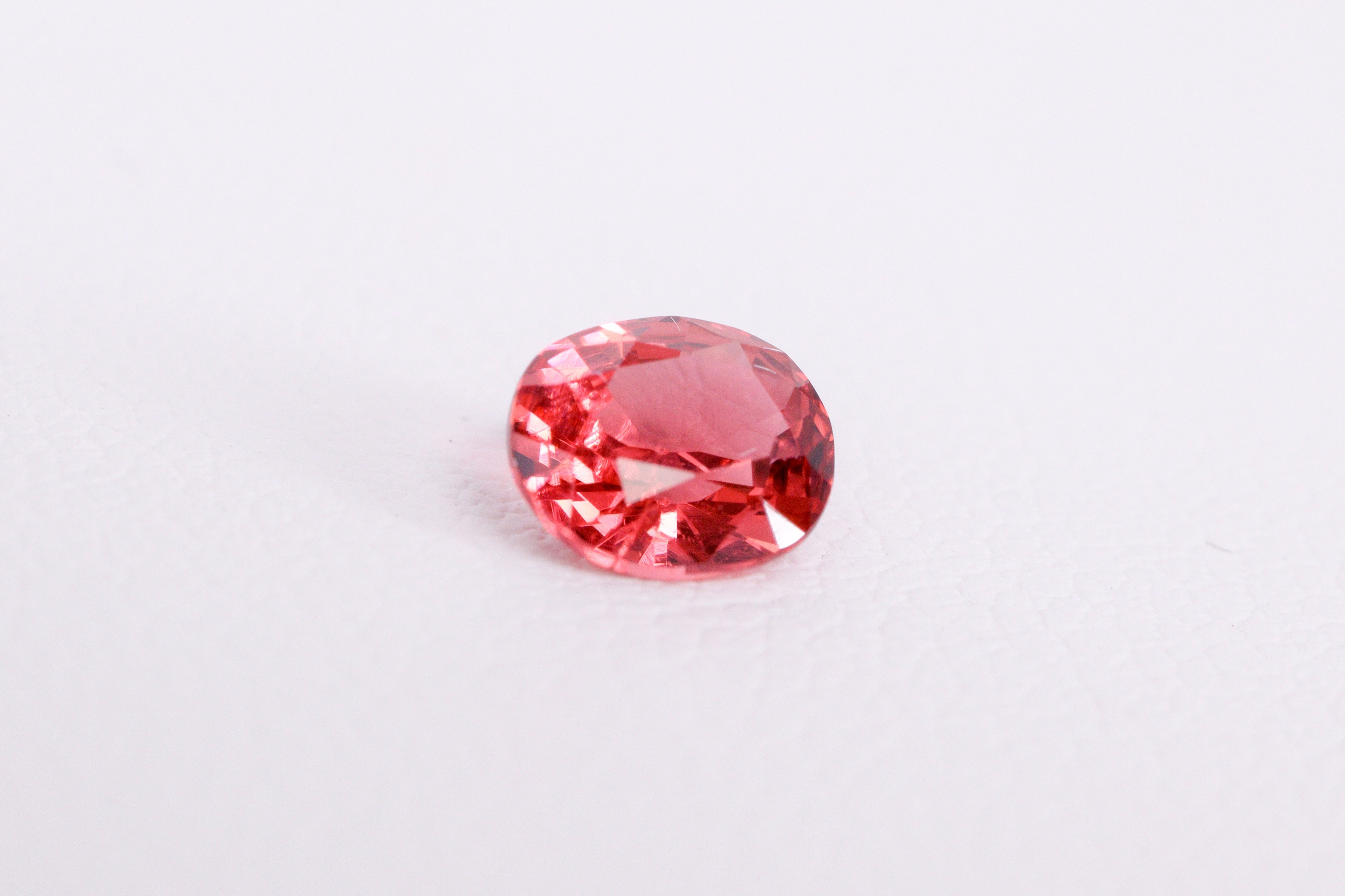レッドスピネル0.62ct 【AR979】