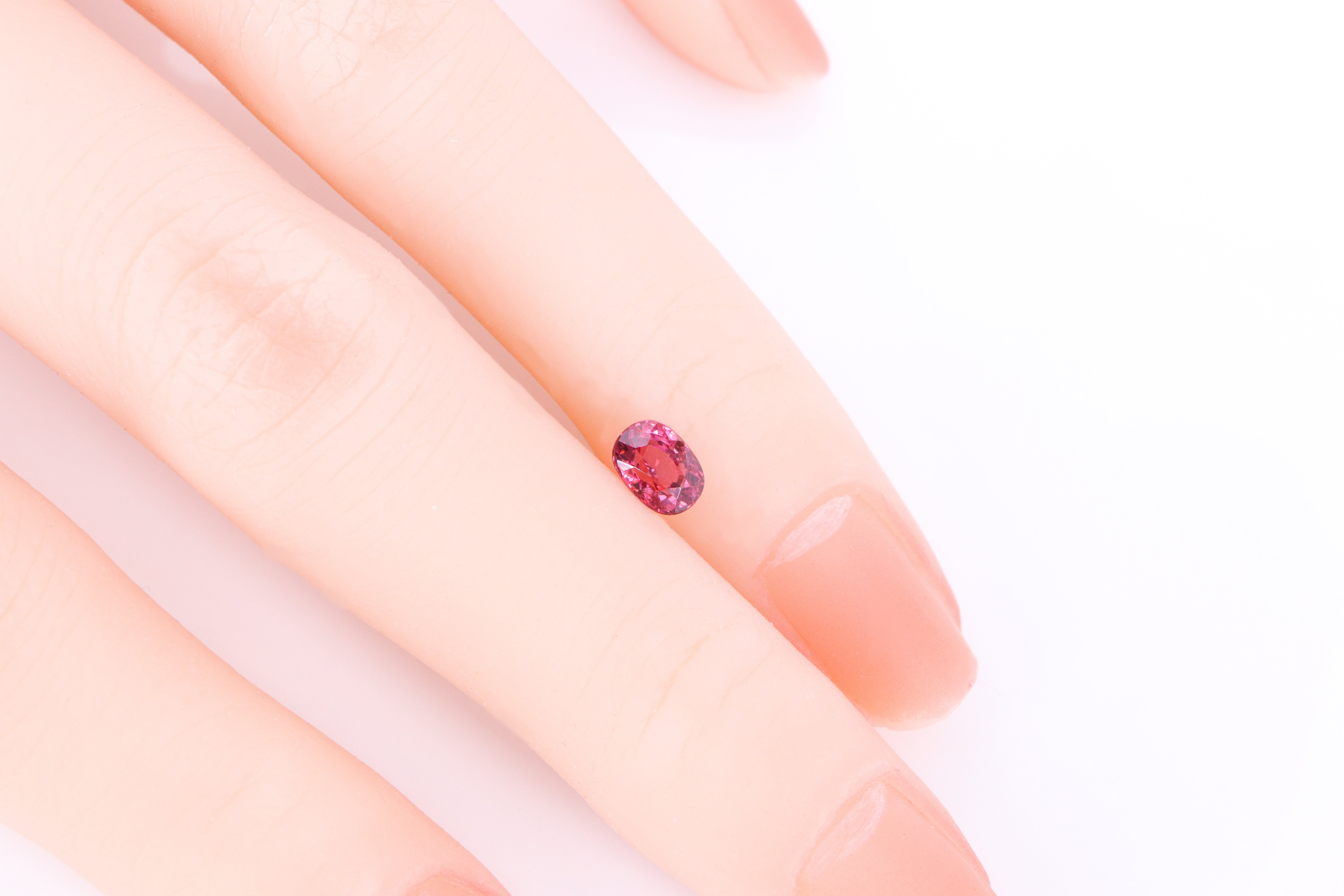 レッドスピネル0.84ct 【AR977】