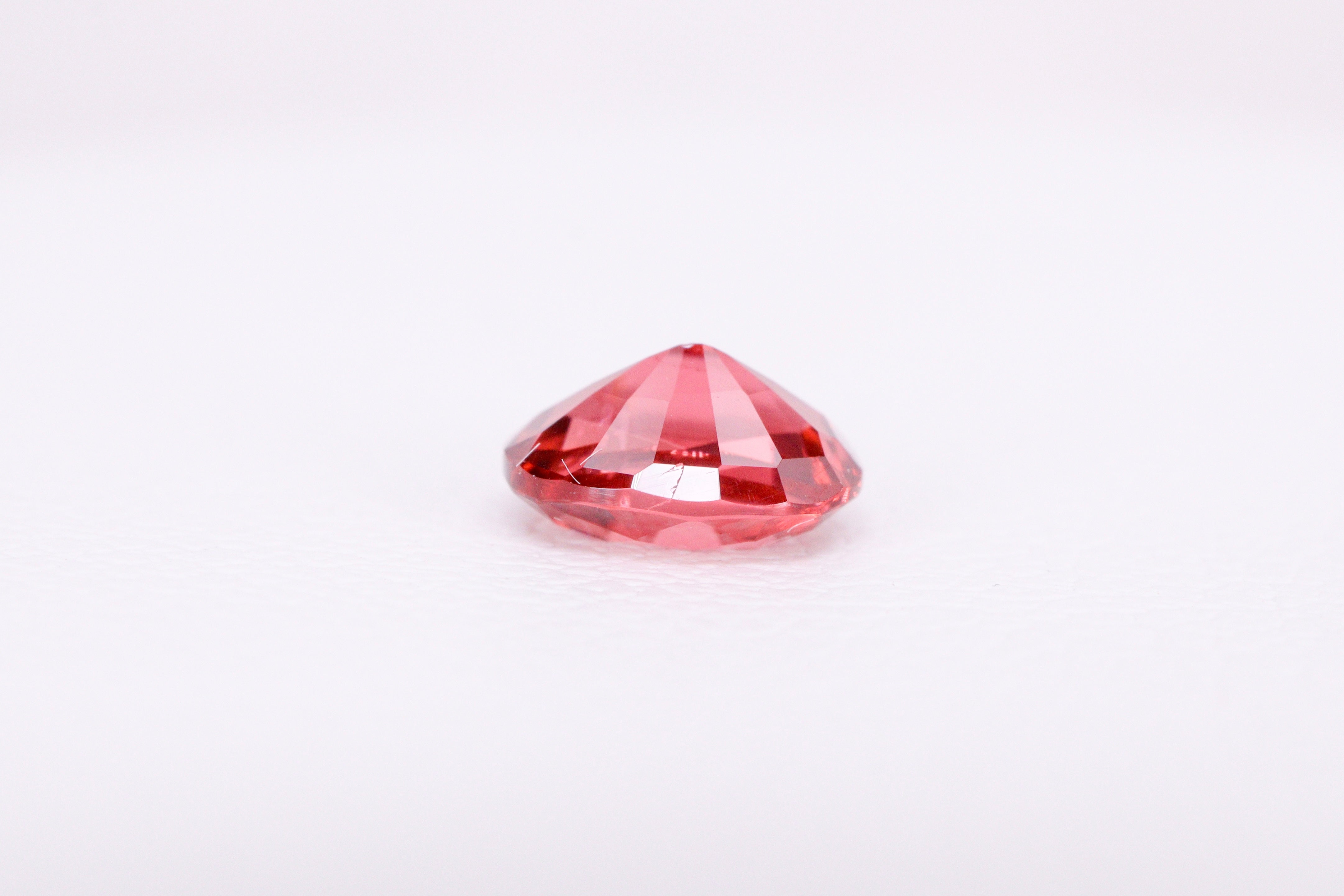 レッドスピネル0.62ct 【AR979】