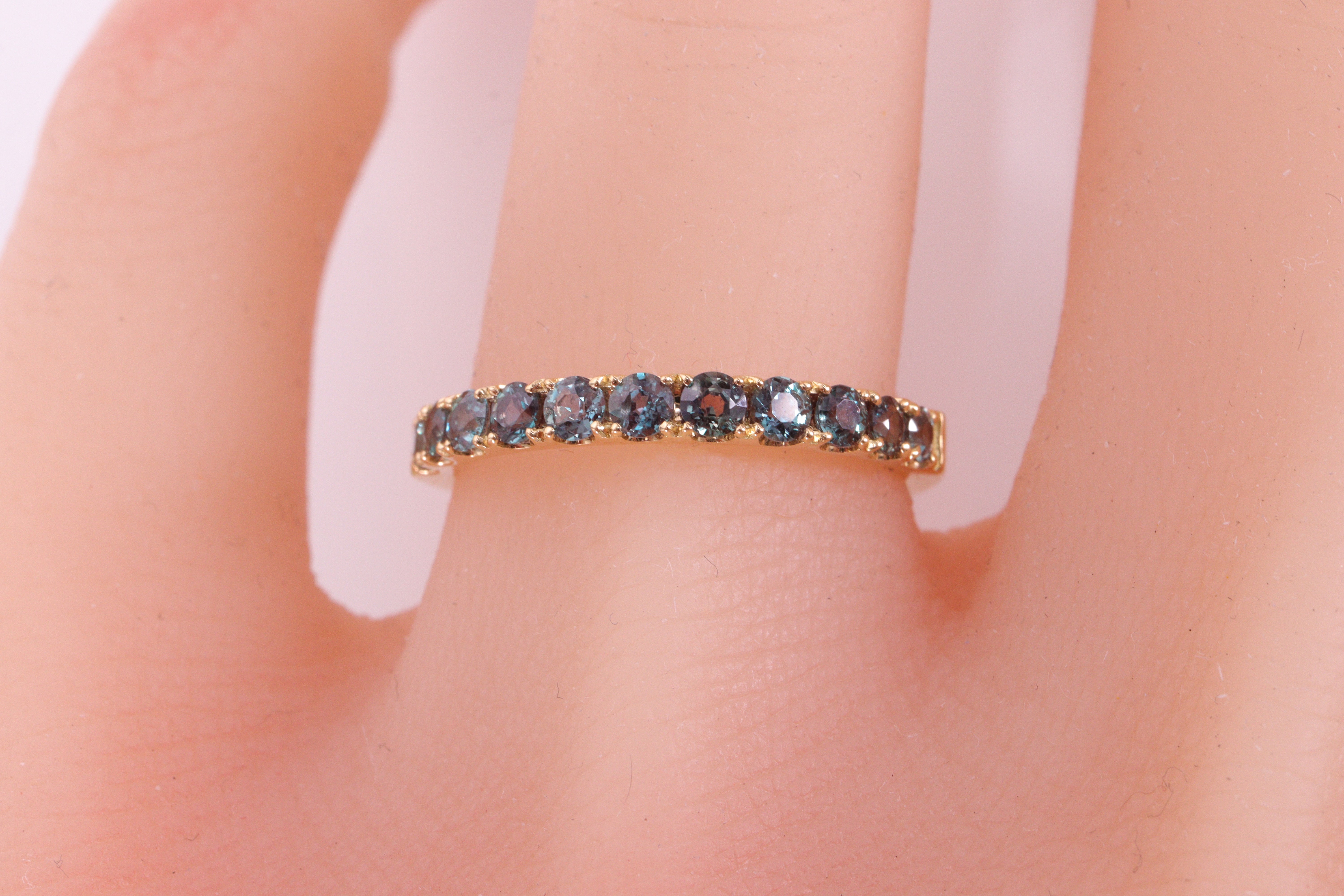 新春特別価格】☆輝く☆アレキサンドライト K18YG ハーフエタニティ