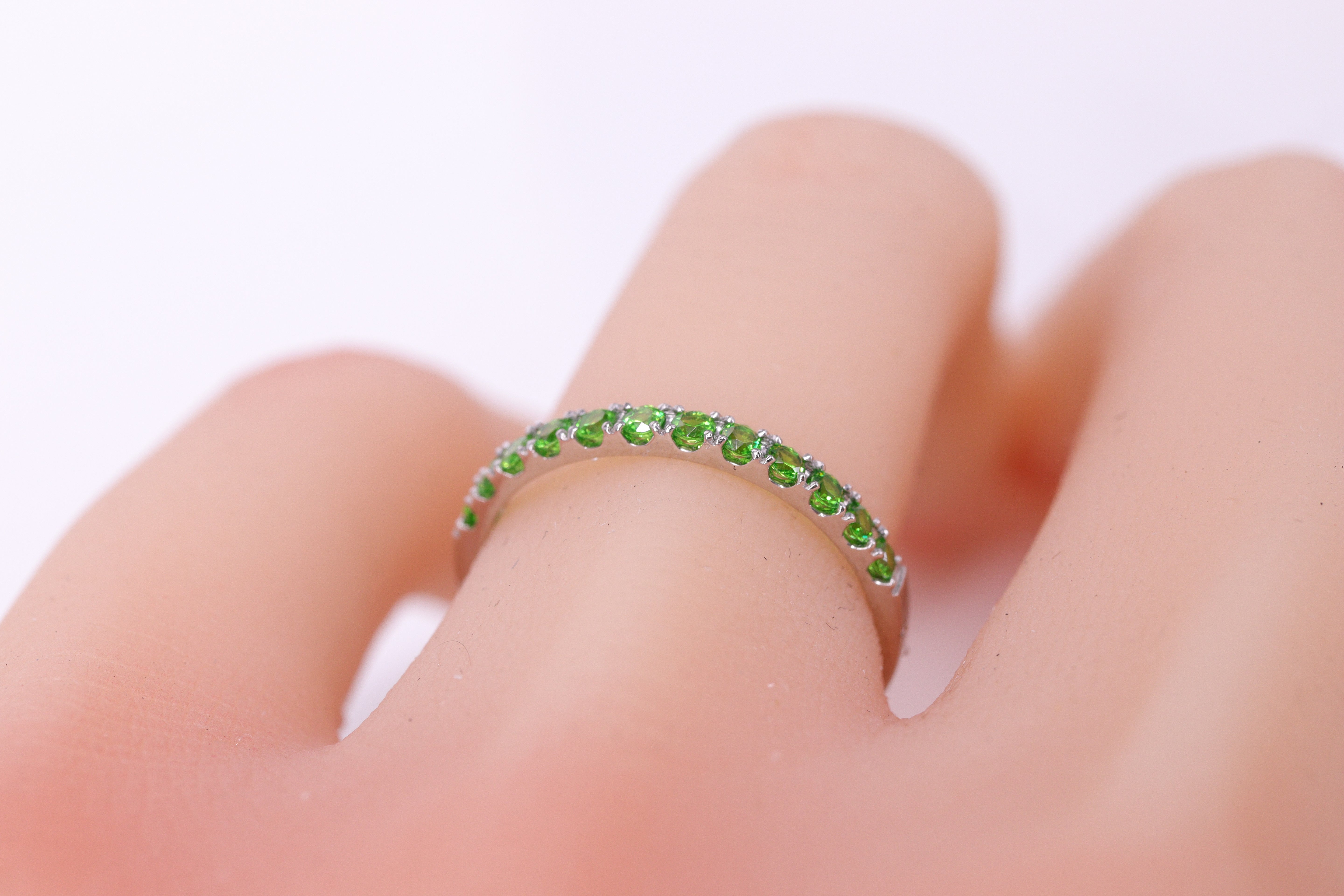 【1点限り】デマントイドガーネット Pt950 エタニティーリング