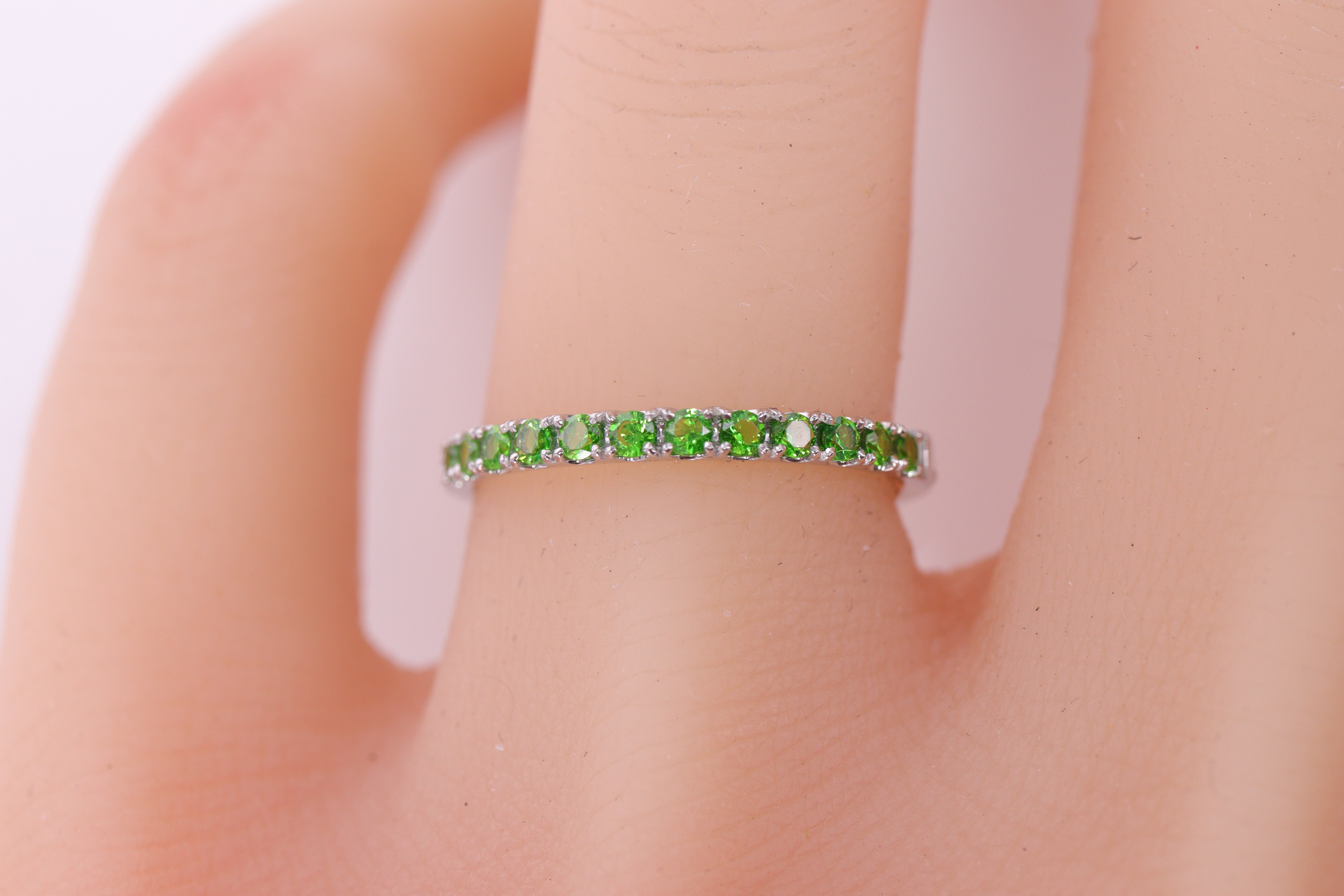 【1点限り】デマントイドガーネット Pt950 エタニティーリング