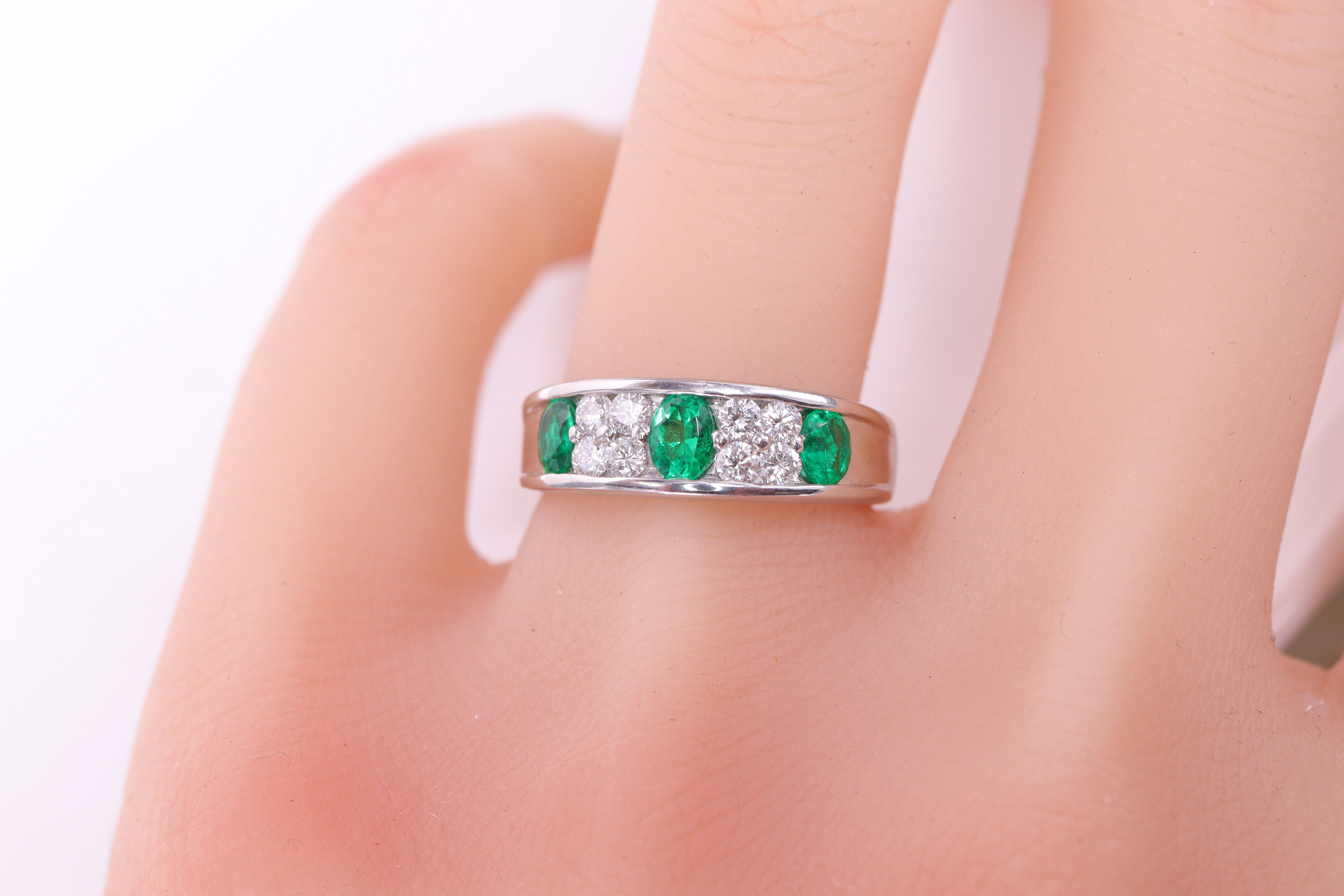 【早い者勝ち】エメラルド Pt リング