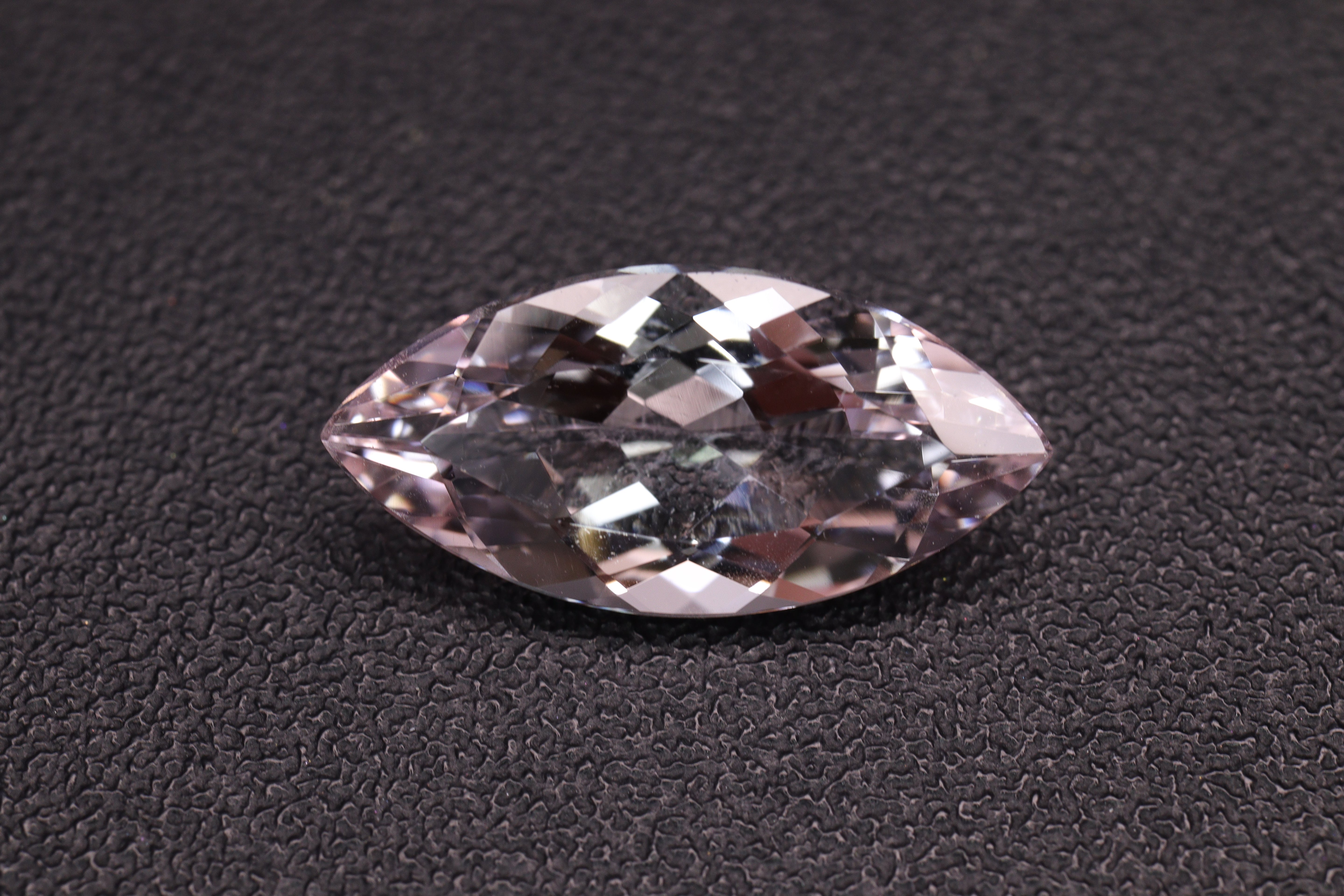 モルガナイト 4.01ct