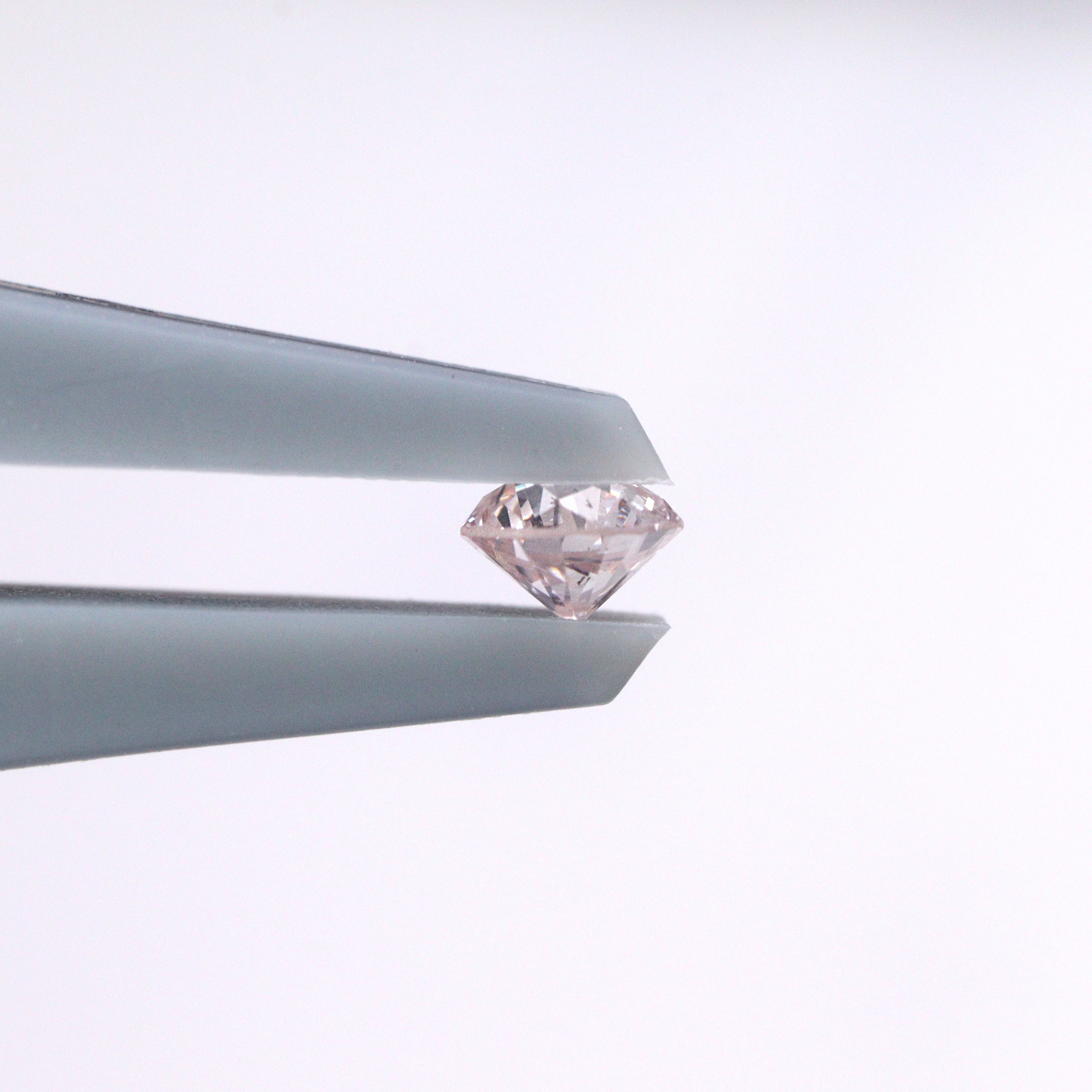 ピンクダイヤモンド<BR>very light pink<BR>0.082ct