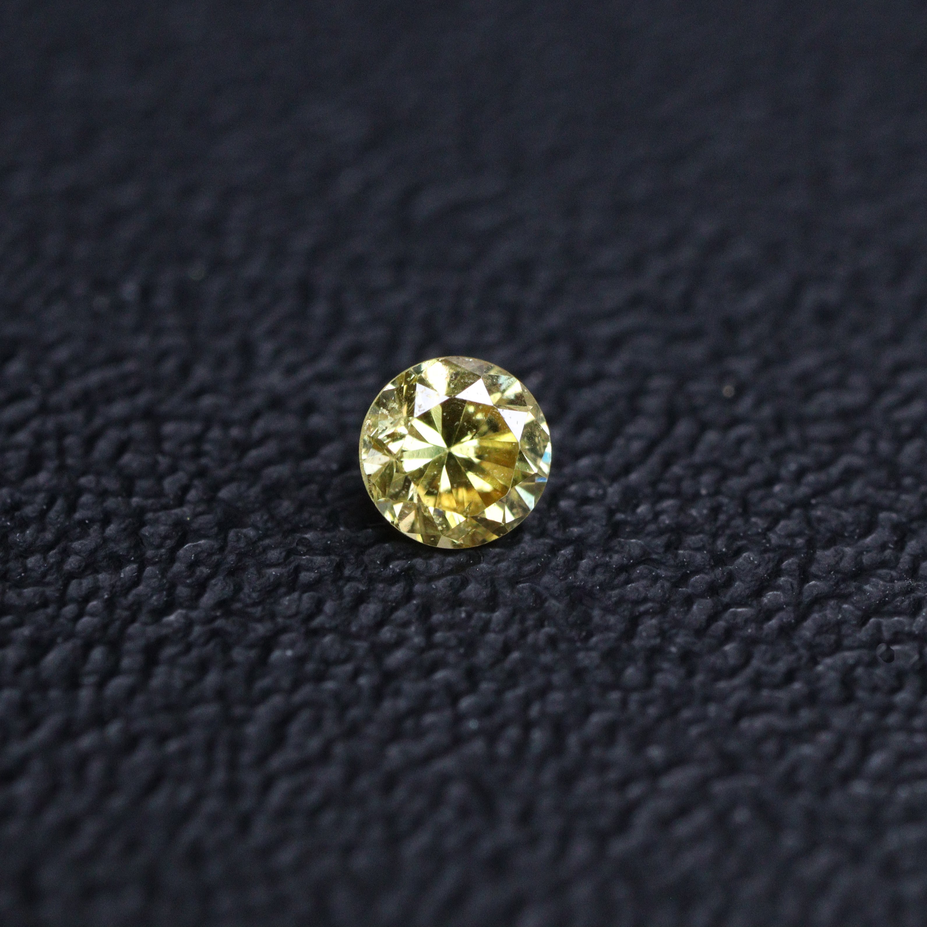 イエローダイヤモンド<BR>0.068ct