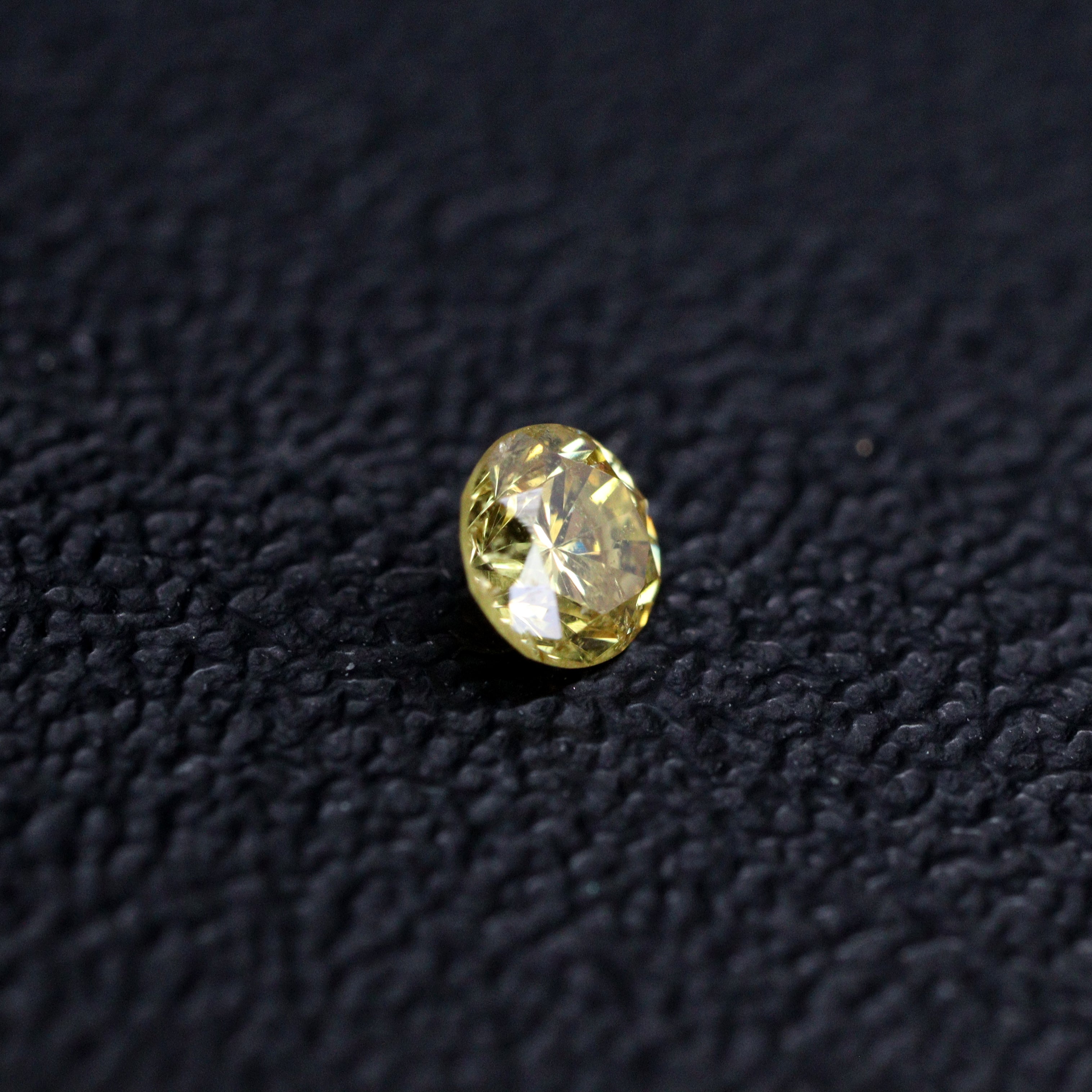 イエローダイヤモンド<BR>0.068ct