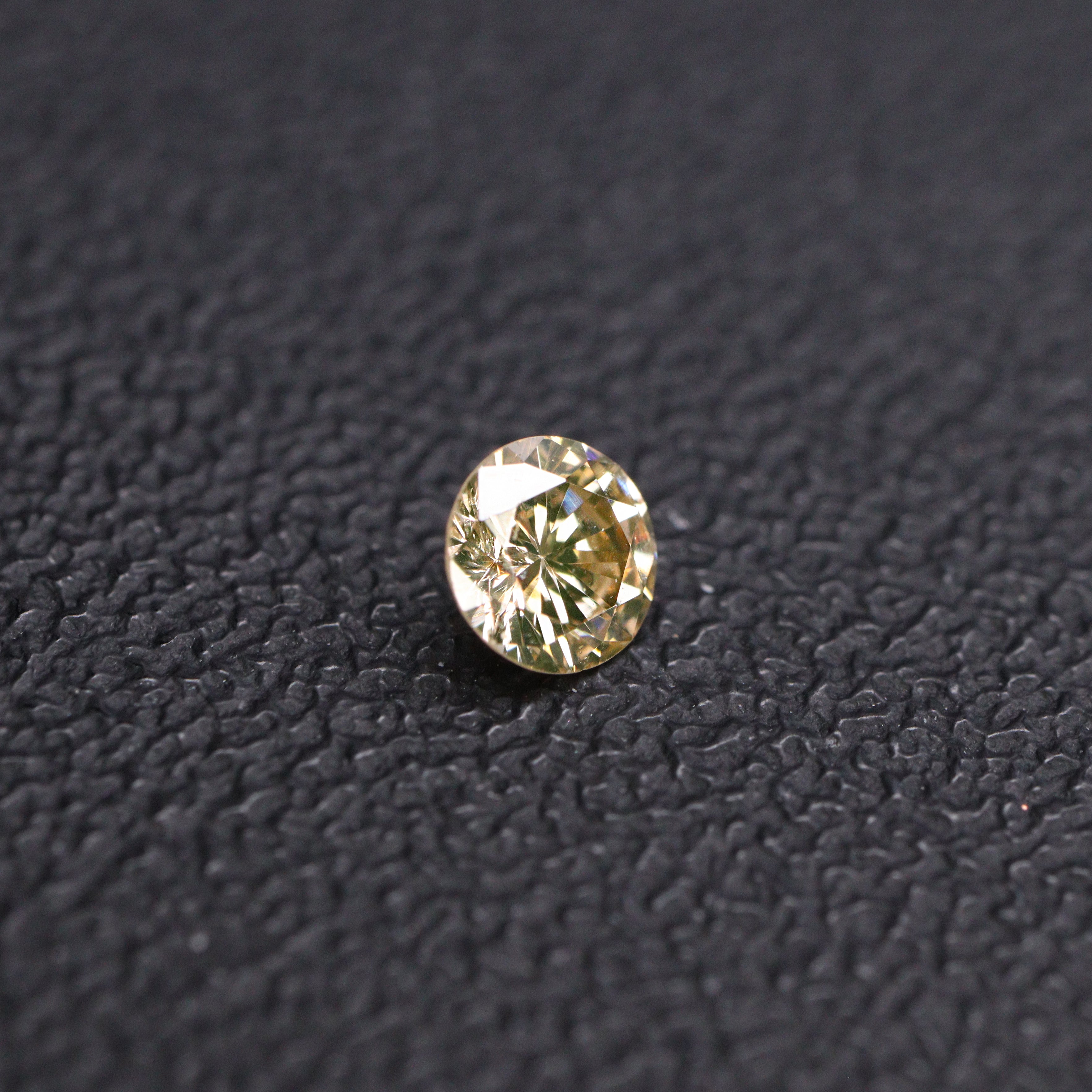 イエローダイヤモンド<BR>0.089ct