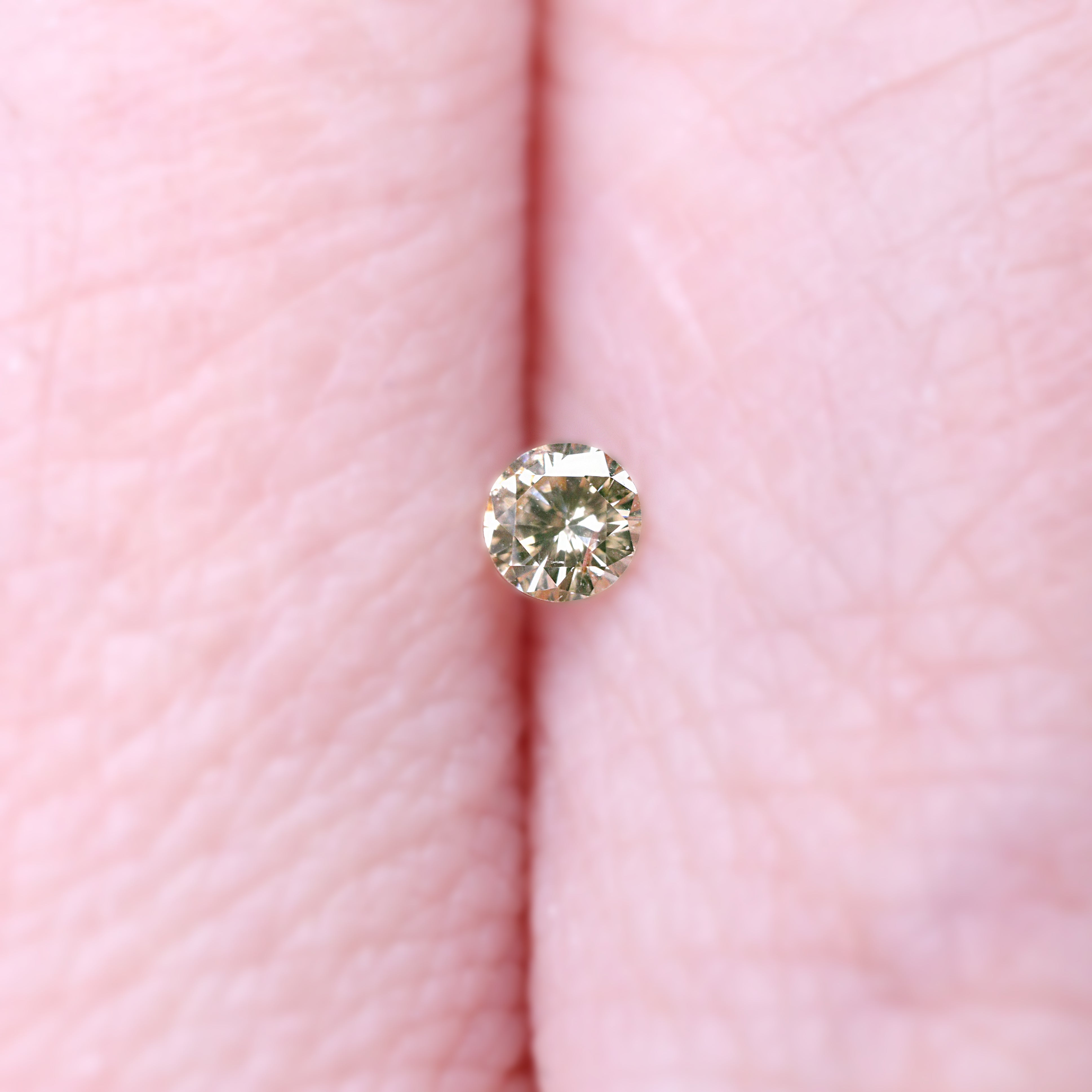 イエローダイヤモンド<BR>0.089ct