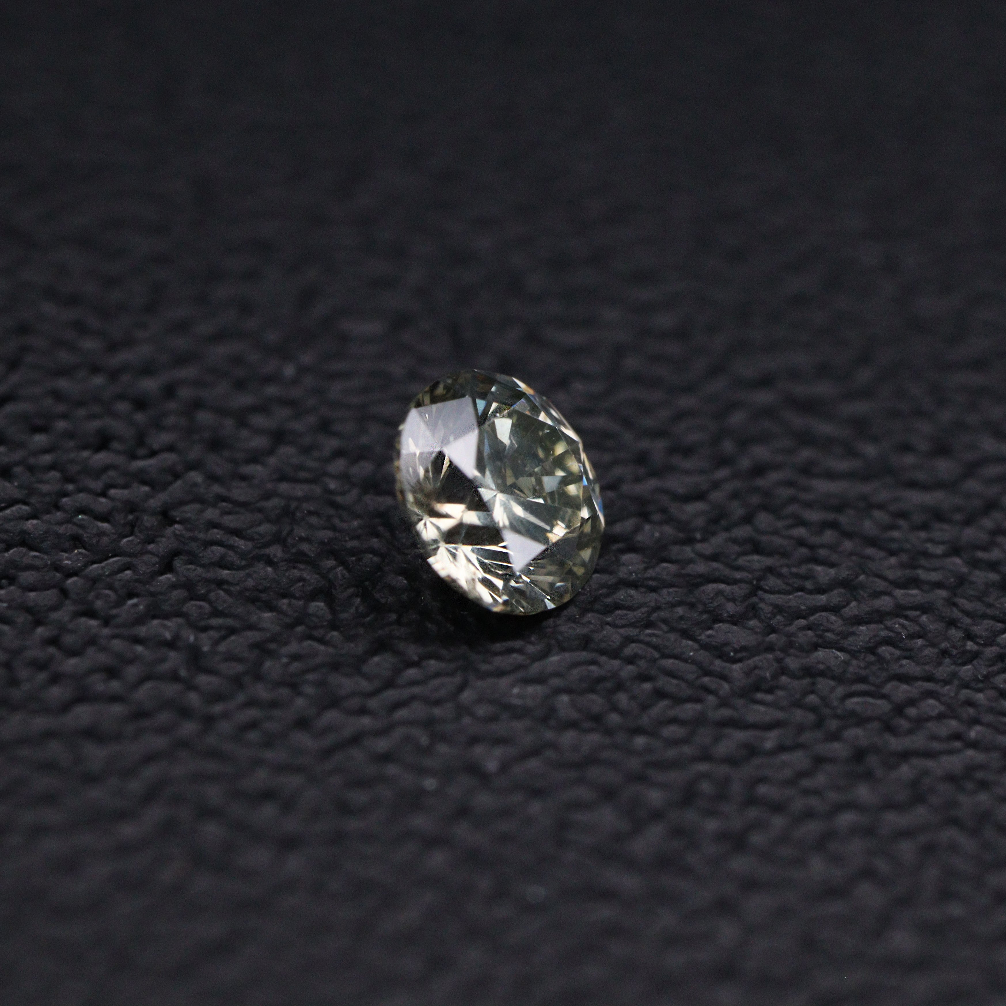 グリーンダイヤモンド<BR>（カメレオンダイヤモンド）<BR>Fancy Gray Green<BR>0.158ct