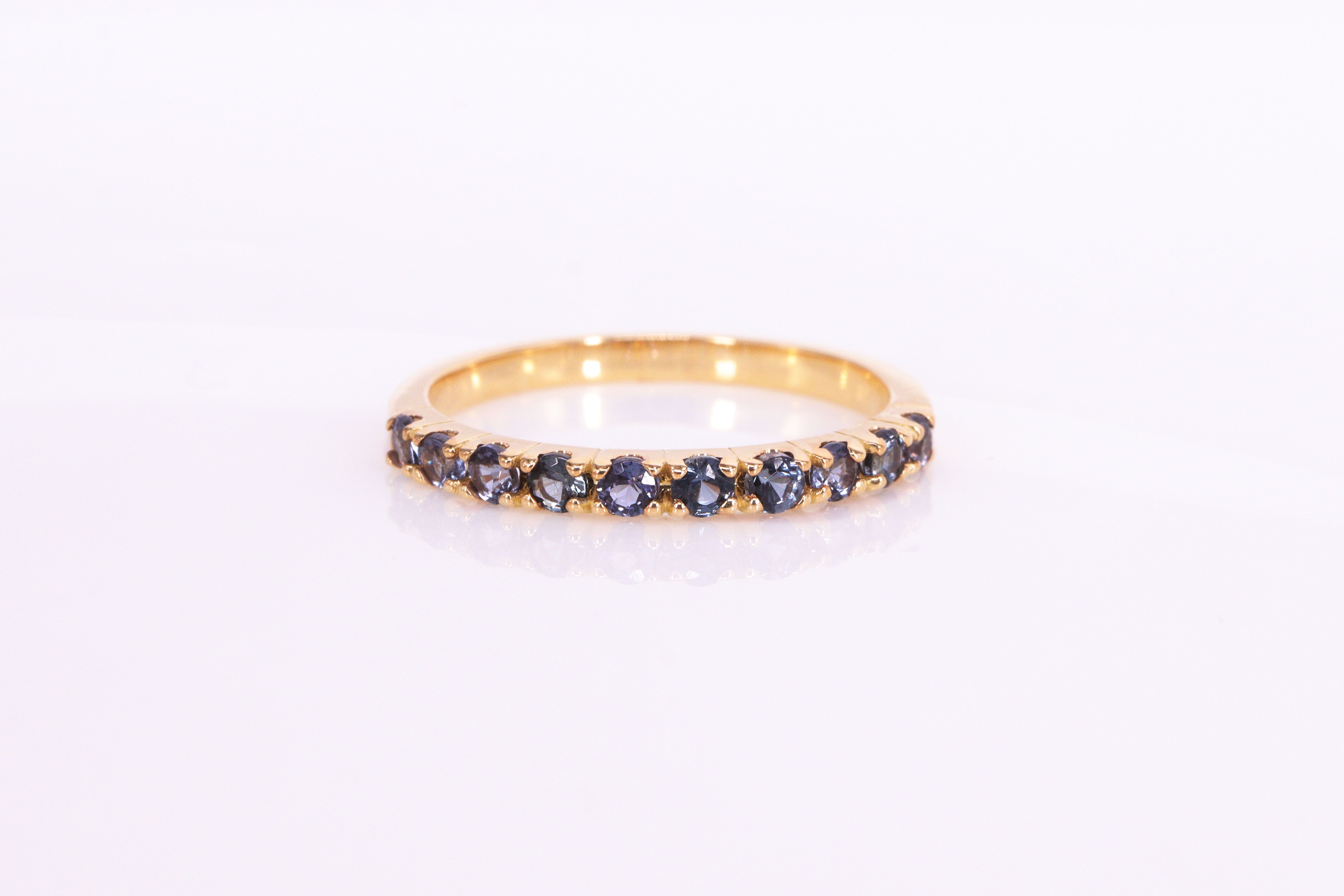 カラーチェンジガーネット K18YGエタニティリング 4本爪タイプ