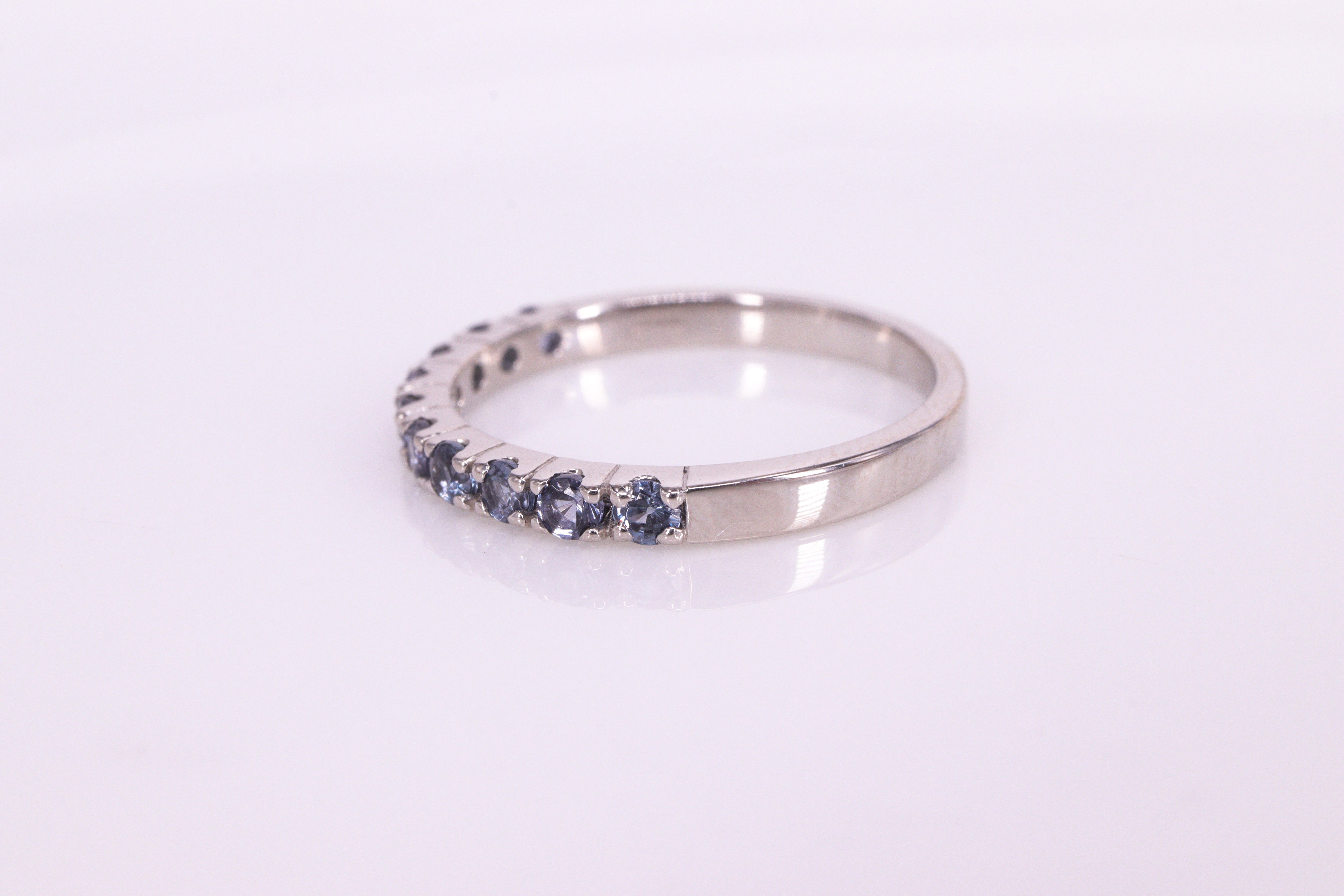 カラーチェンジガーネット エタニティリング 4本爪タイプ カラーチェンジガーネット エタニティリング 4本爪タイプ