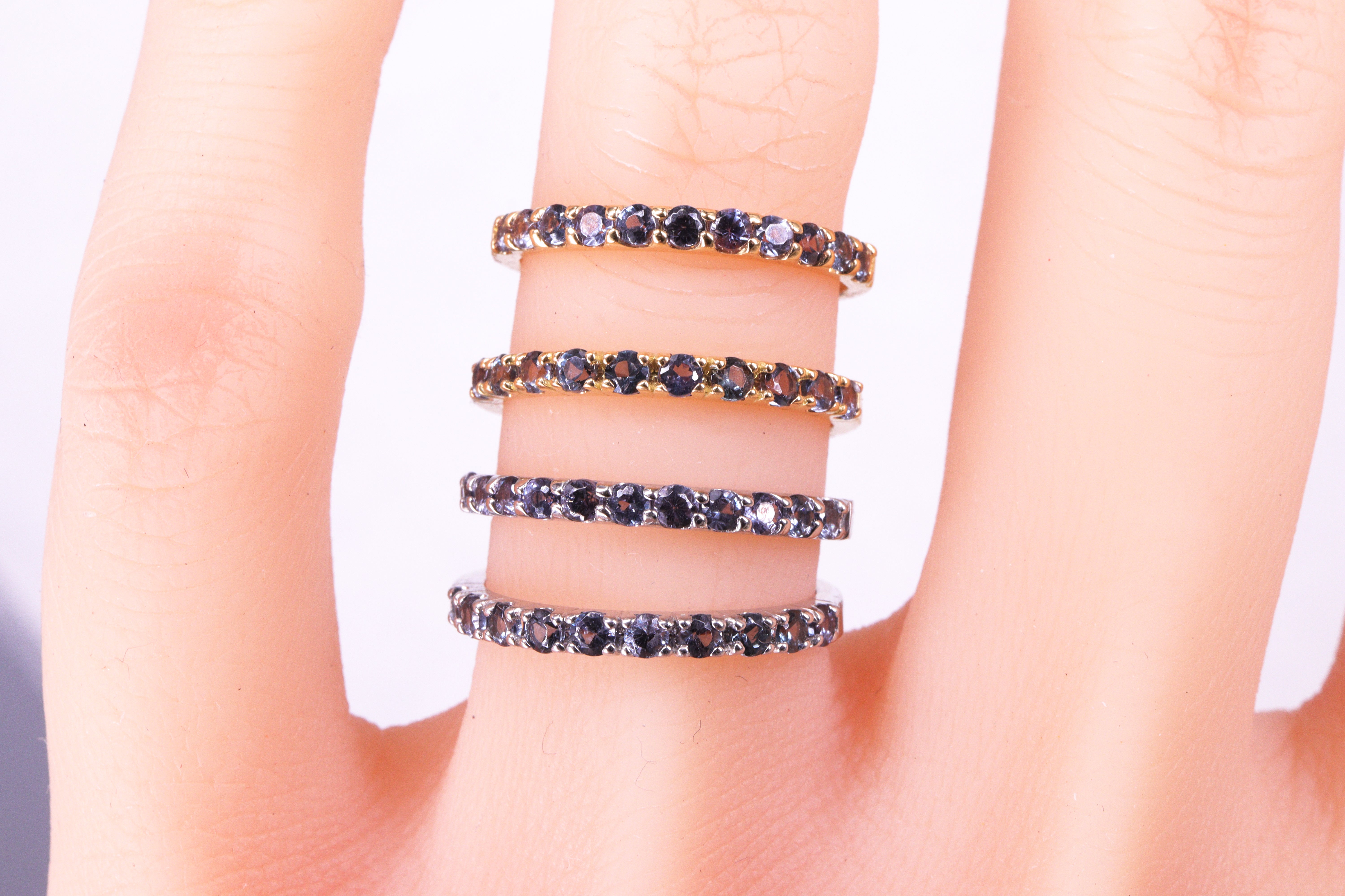 カラーチェンジガーネット エタニティリング 4本爪タイプ