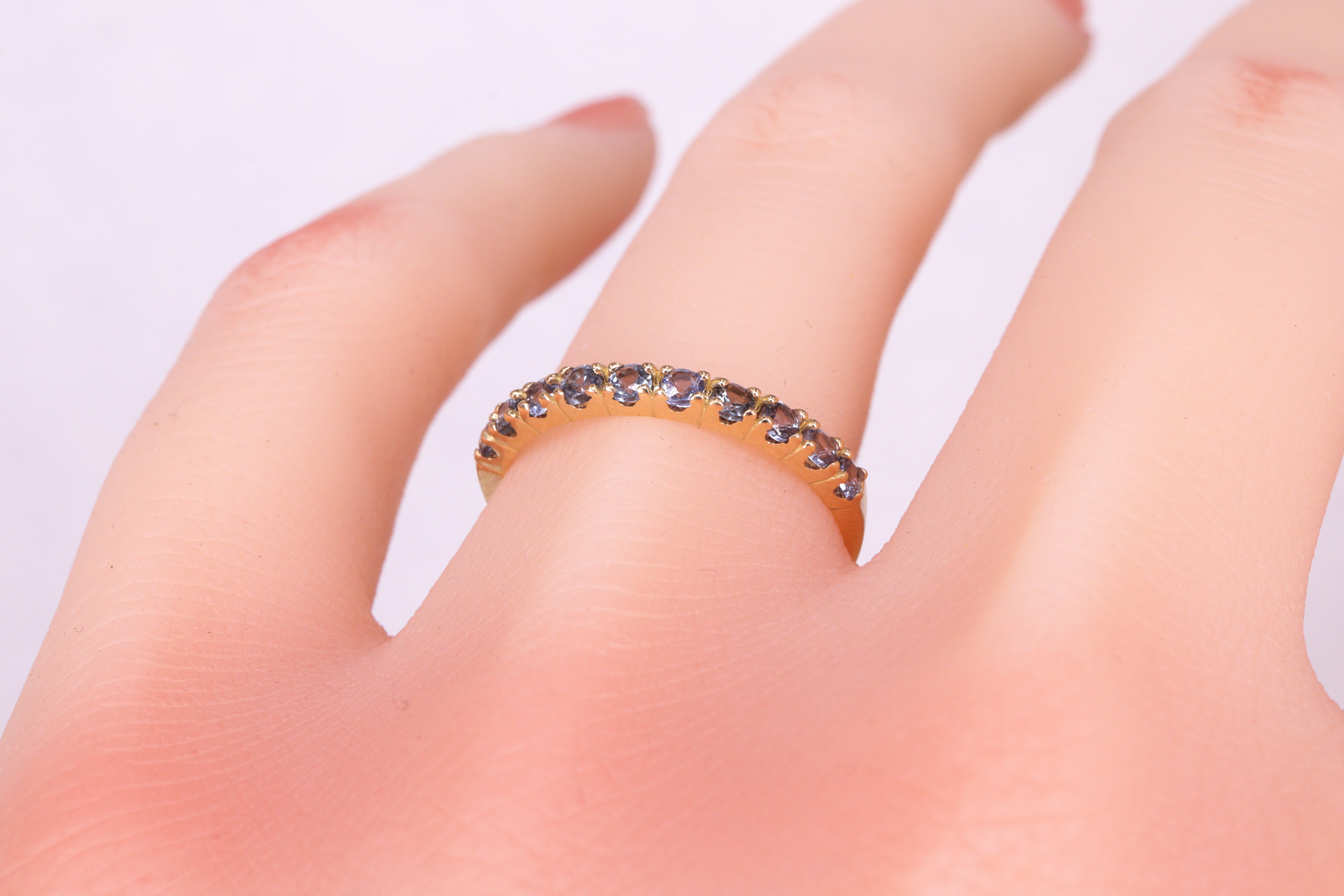 カラーチェンジガーネット エタニティリング 4本爪タイプ